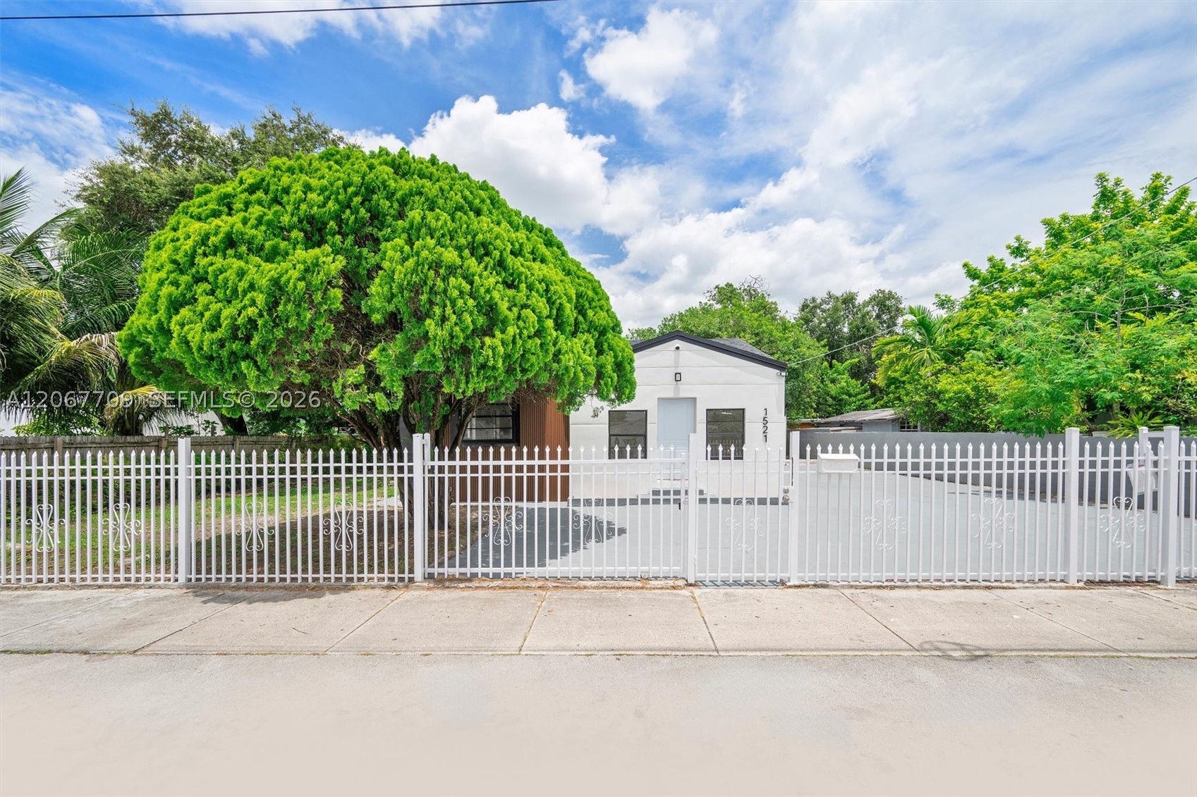 1521 NW 33rd St, Miami FL 33142