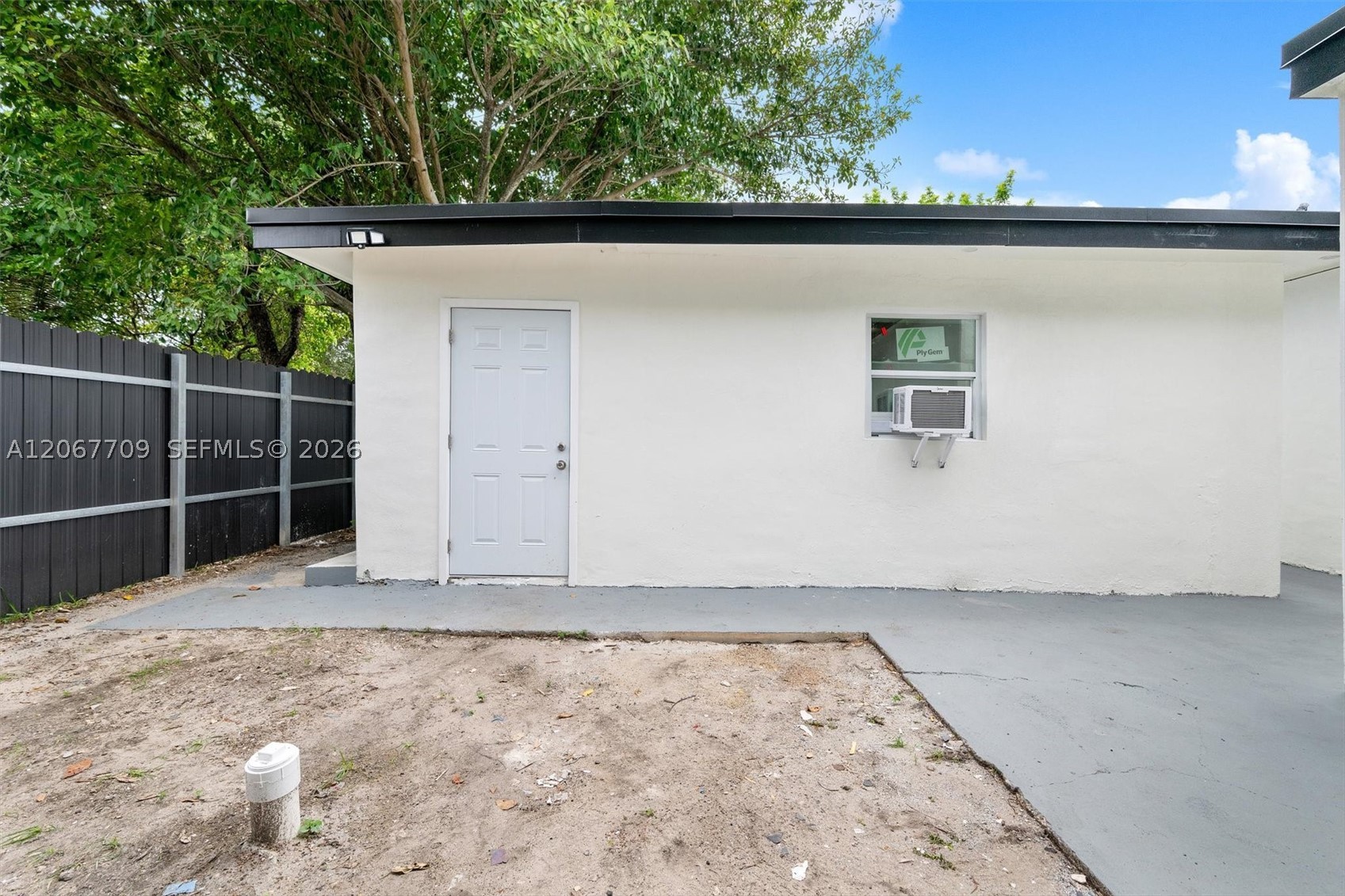 1521 NW 33rd St, Miami FL 33142