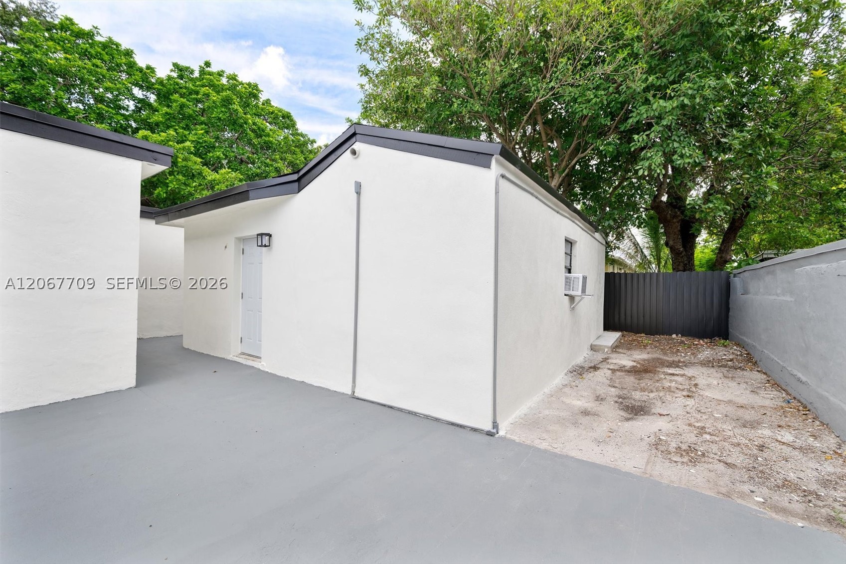 1521 NW 33rd St, Miami FL 33142