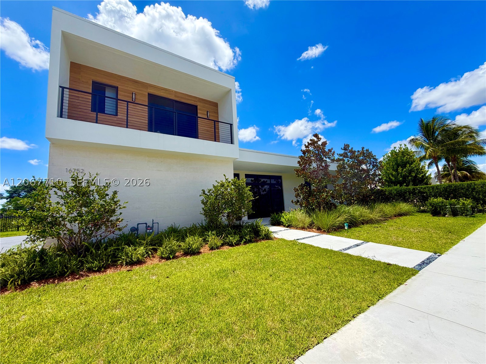 16752 S Botaniko Dr S, Weston FL 33326