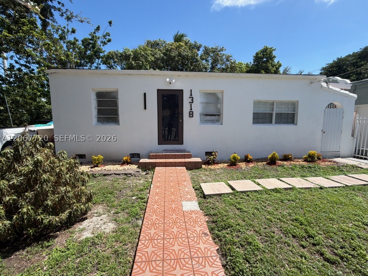 1318 NW 34th St, Miami FL 33142