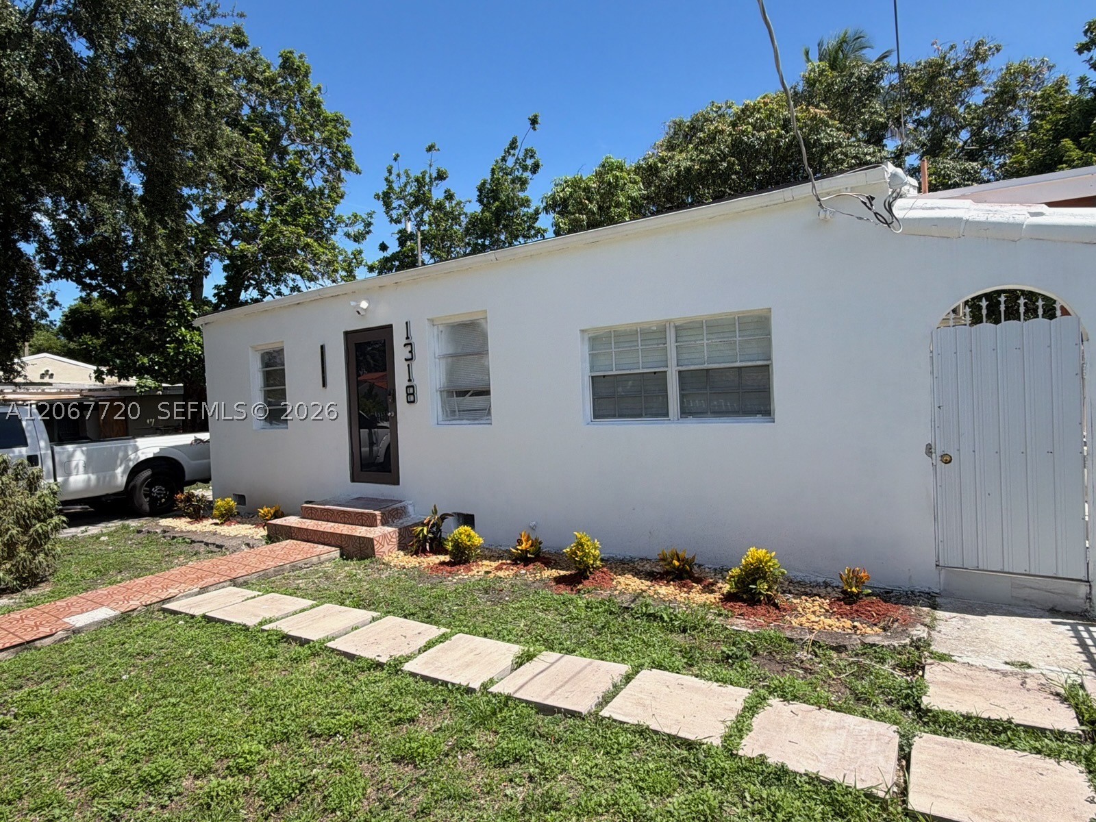 1318 NW 34th St, Miami FL 33142
