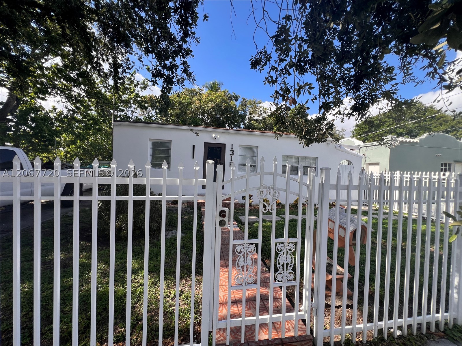 1318 NW 34th St, Miami FL 33142