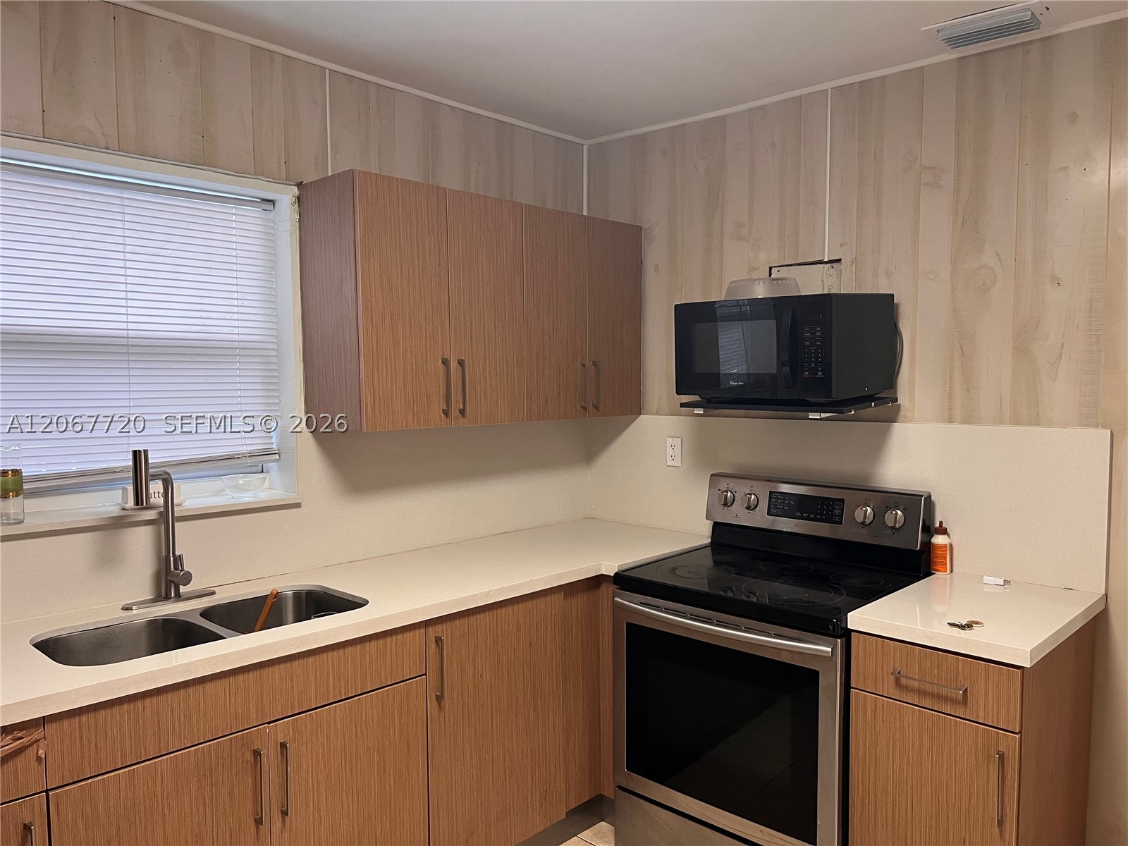 1318 NW 34th St, Miami FL 33142