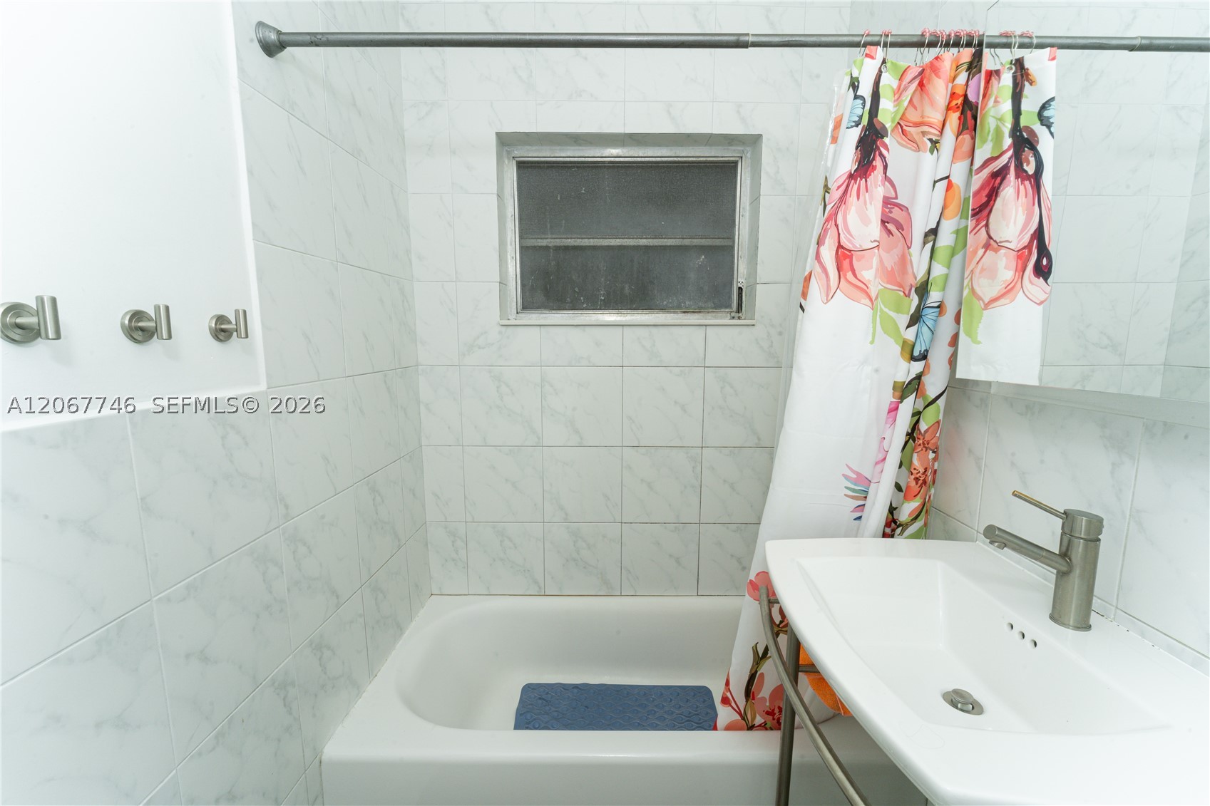 6250 NW 41st St, Virginia Gardens FL 33166
