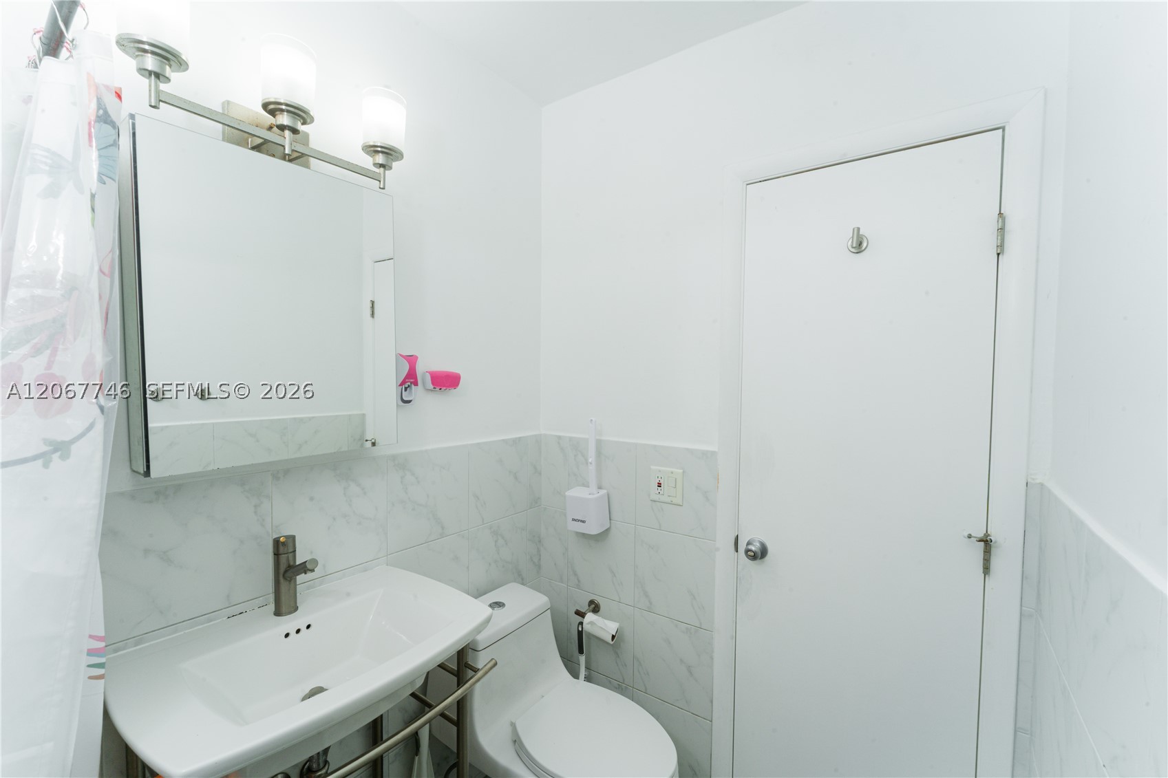 6250 NW 41st St, Virginia Gardens FL 33166