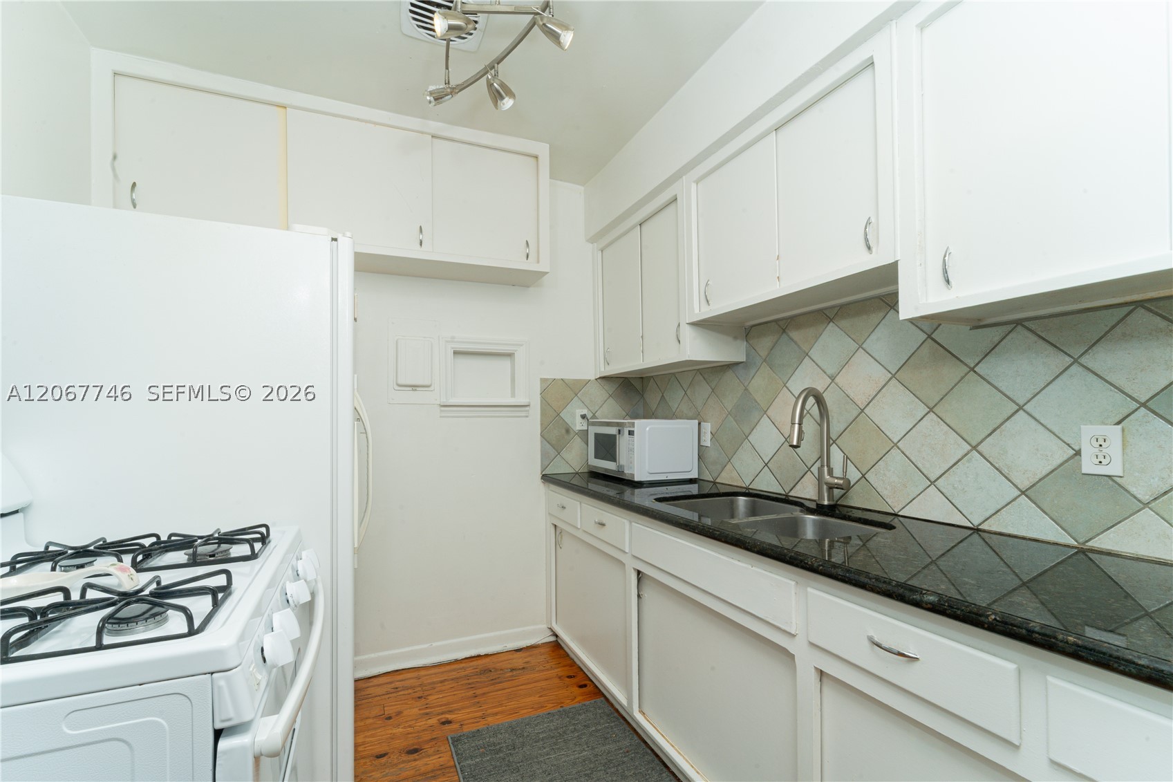 6250 NW 41st St, Virginia Gardens FL 33166