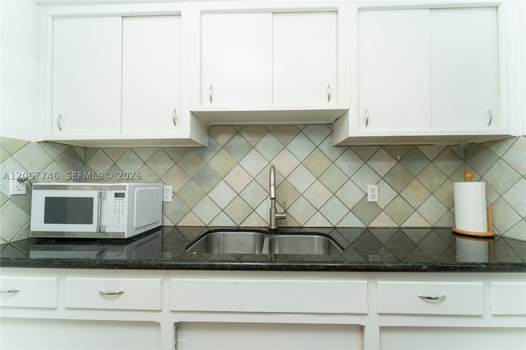 6250 NW 41st St, Virginia Gardens FL 33166
