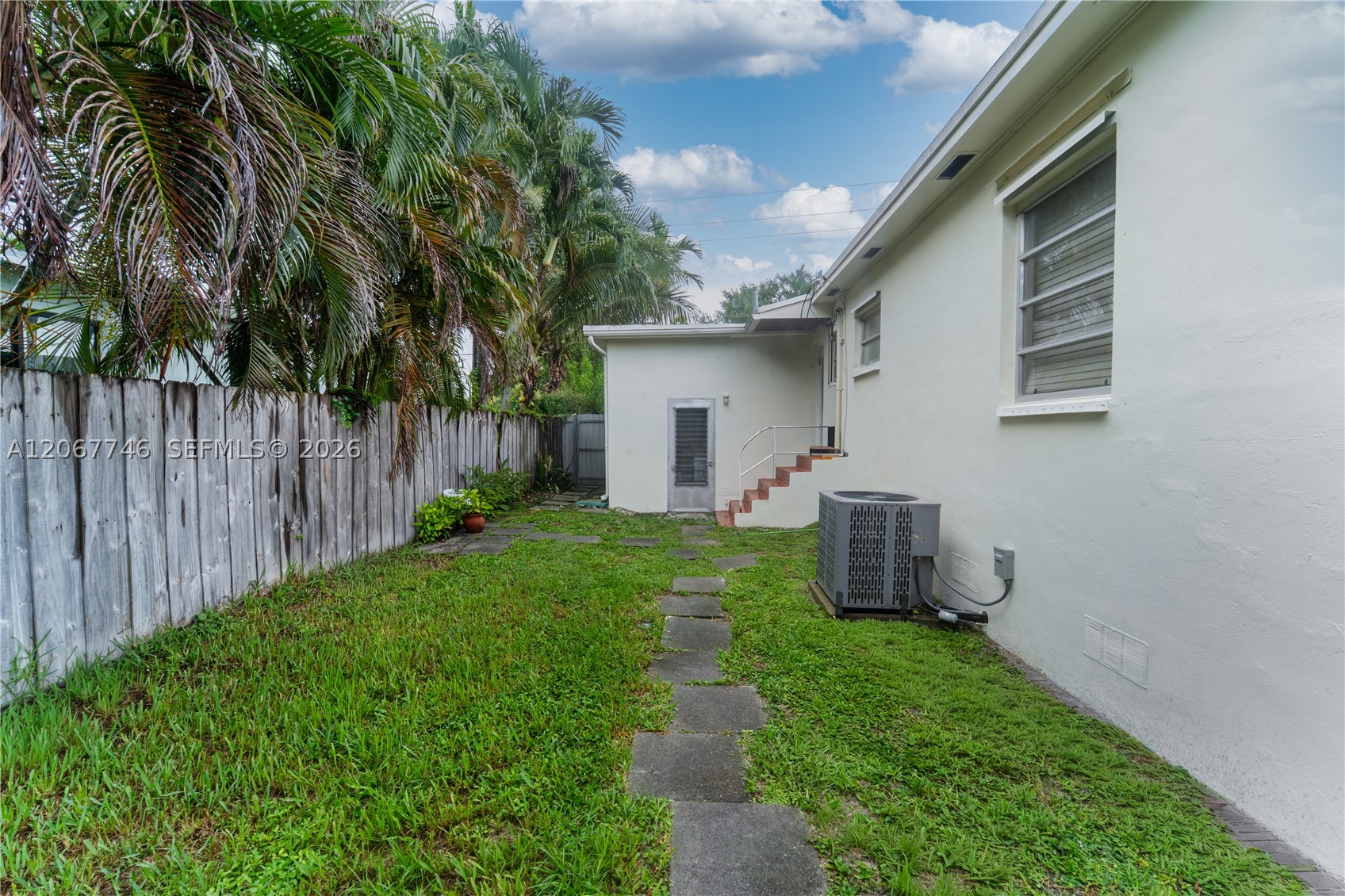 6250 NW 41st St, Virginia Gardens FL 33166