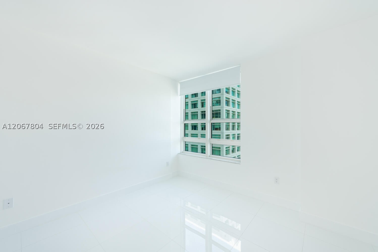 950 Brickell Bay Dr #2208, Miami FL 33131