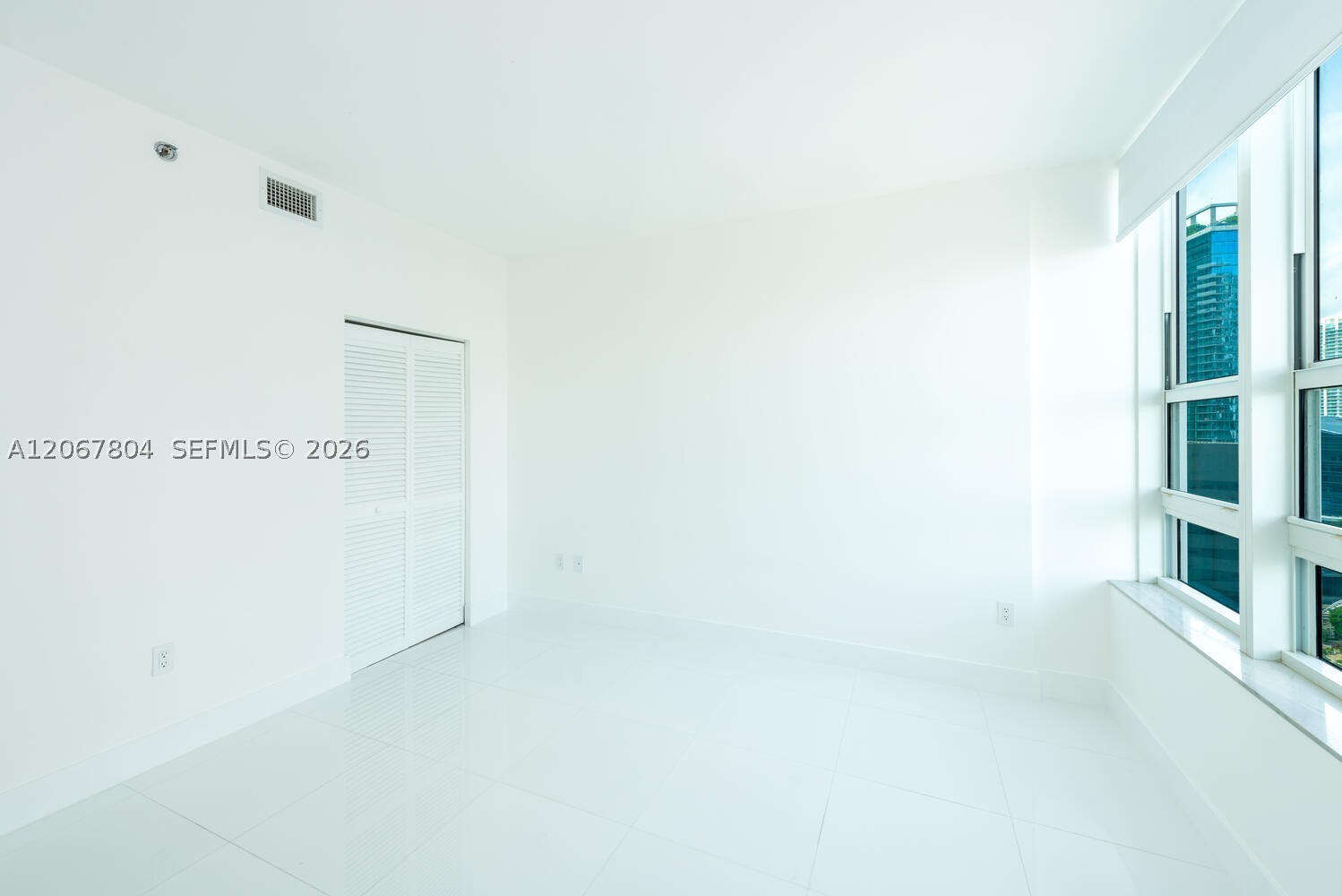 950 Brickell Bay Dr #2208, Miami FL 33131