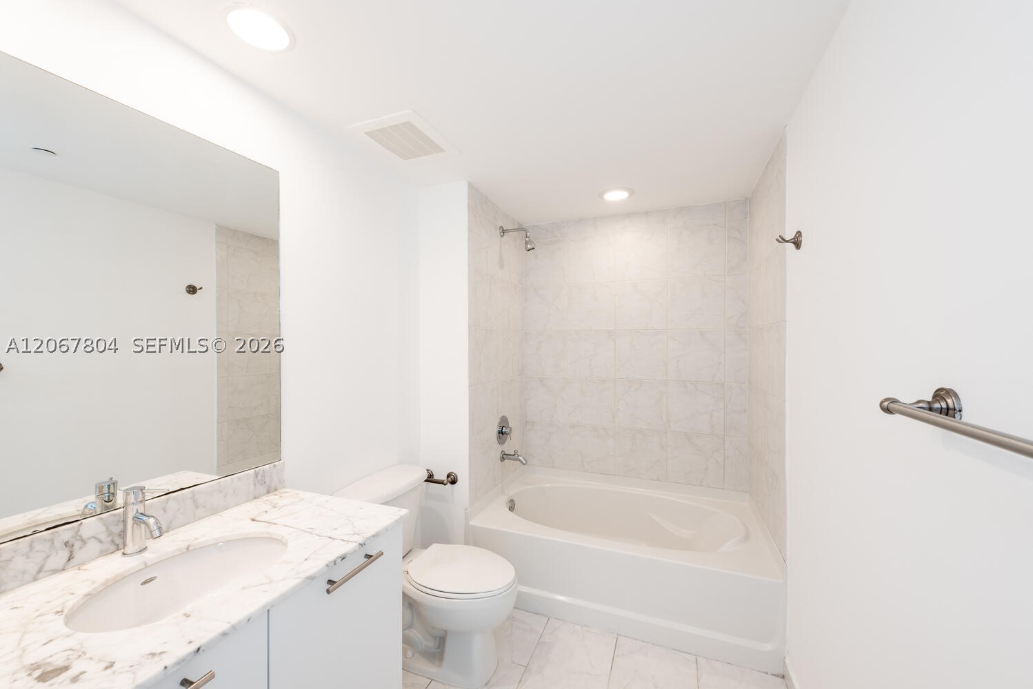 950 Brickell Bay Dr #2208, Miami FL 33131