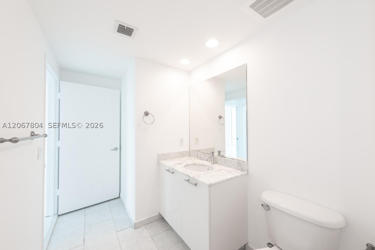 950 Brickell Bay Dr #2208, Miami FL 33131
