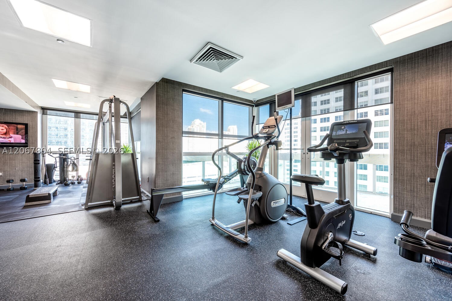950 Brickell Bay Dr #2208, Miami FL 33131