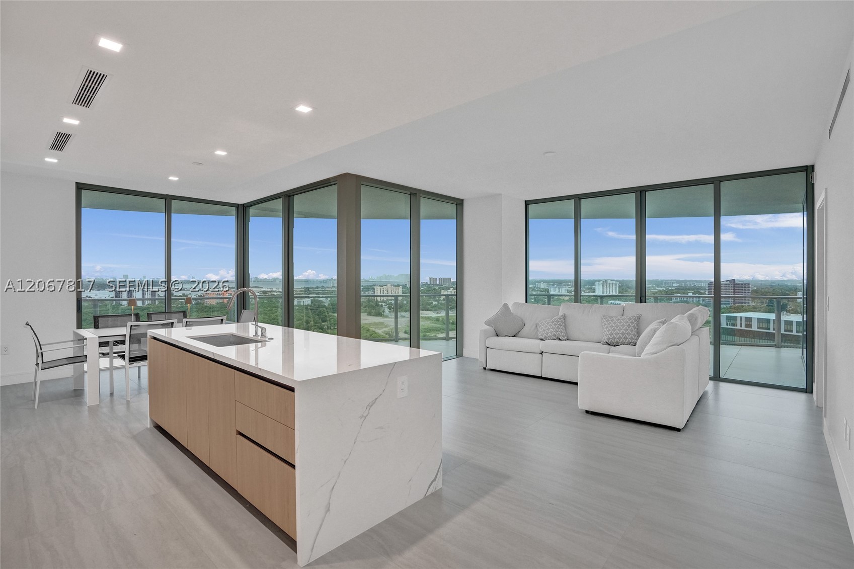 2411 Laguna Cir #1805, North Miami FL 33181