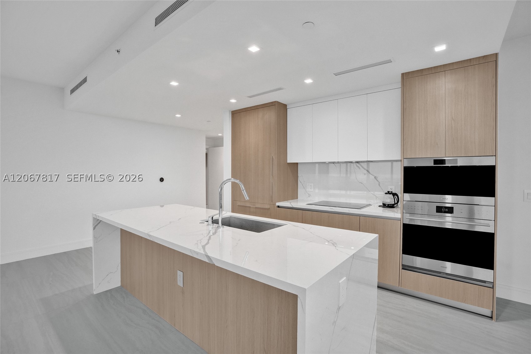 2411 Laguna Cir #1805, North Miami FL 33181