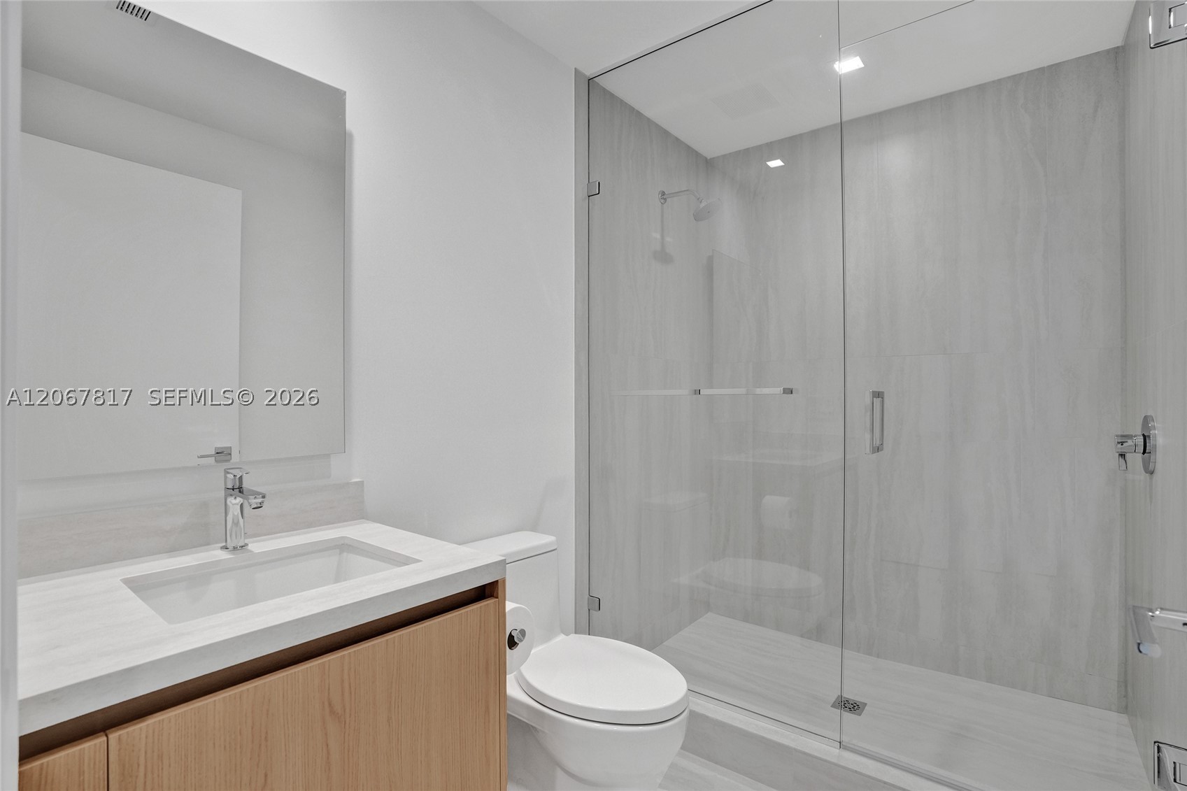 2411 Laguna Cir #1805, North Miami FL 33181