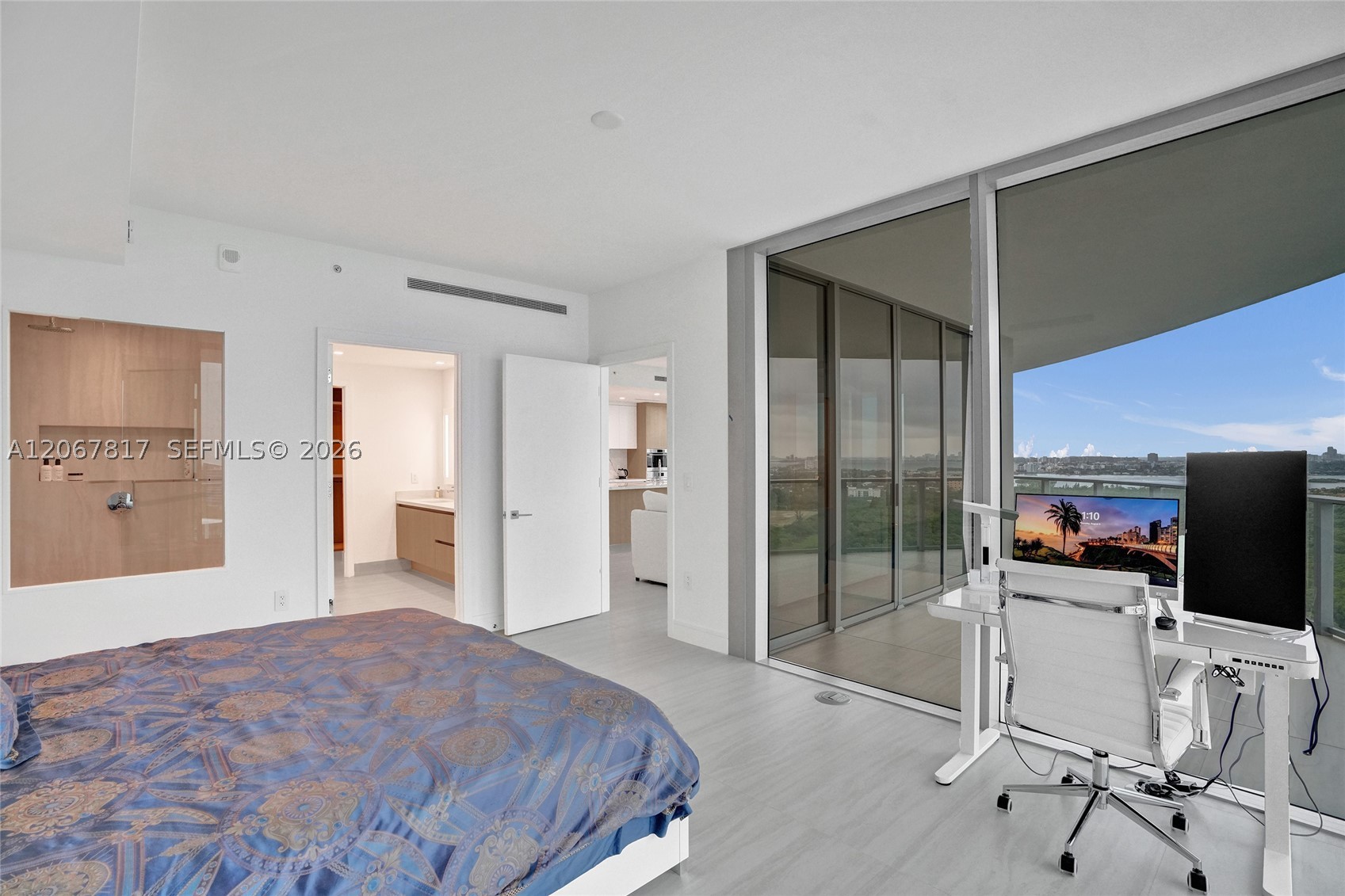 2411 Laguna Cir #1805, North Miami FL 33181