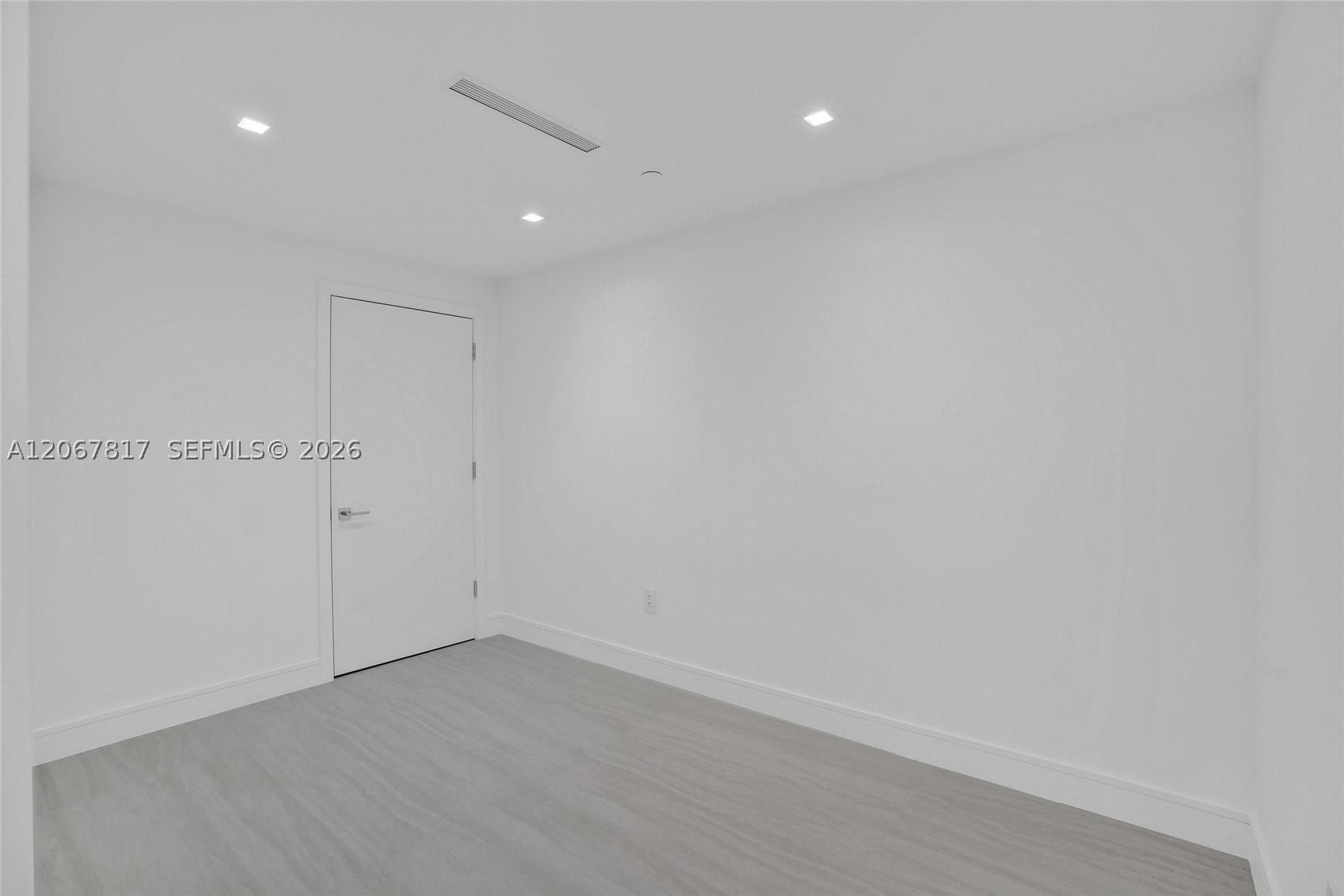 2411 Laguna Cir #1805, North Miami FL 33181