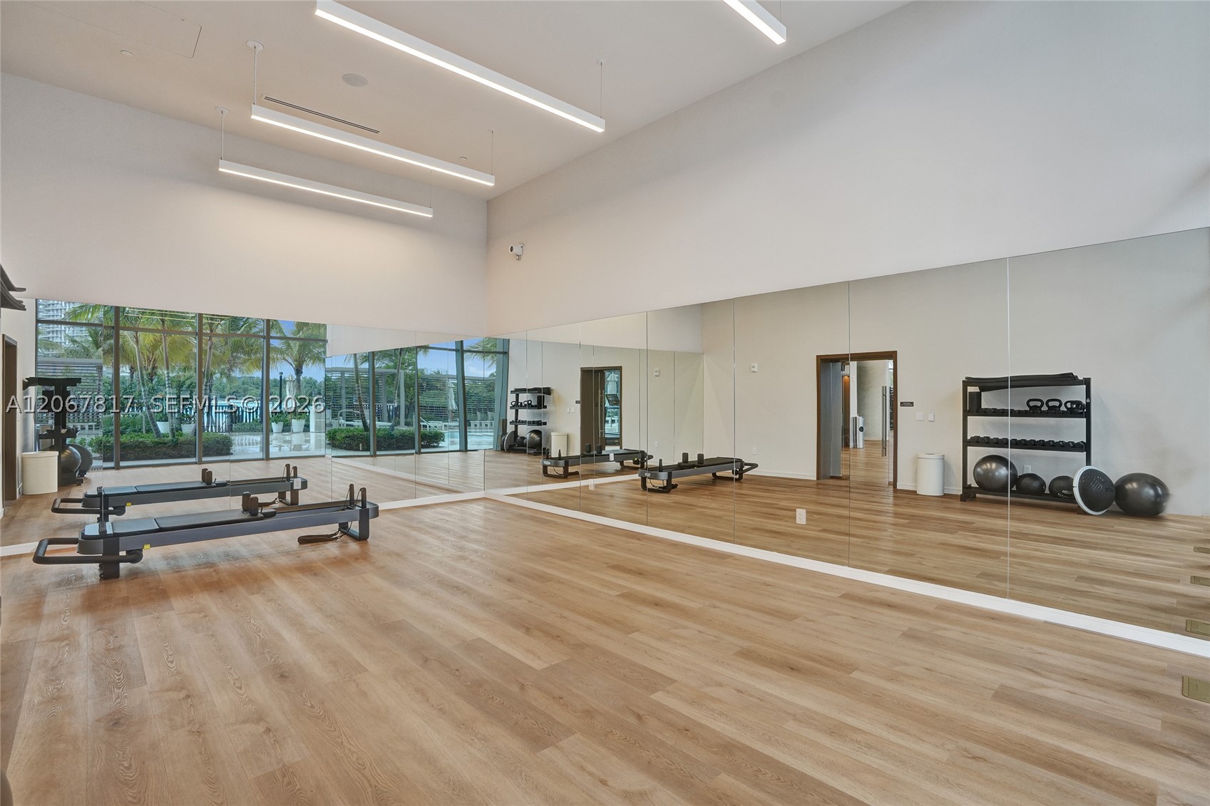 2411 Laguna Cir #1805, North Miami FL 33181