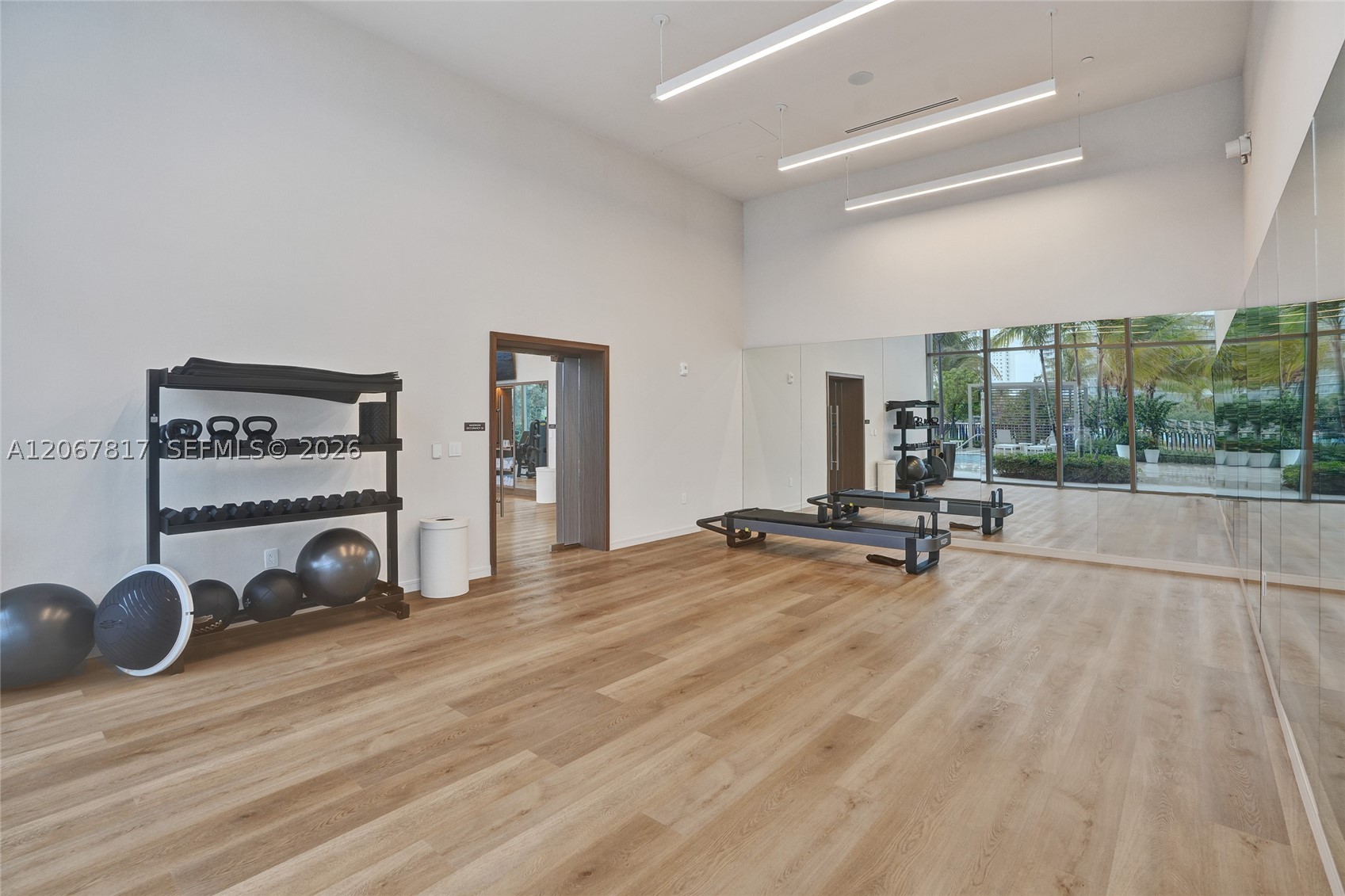 2411 Laguna Cir #1805, North Miami FL 33181