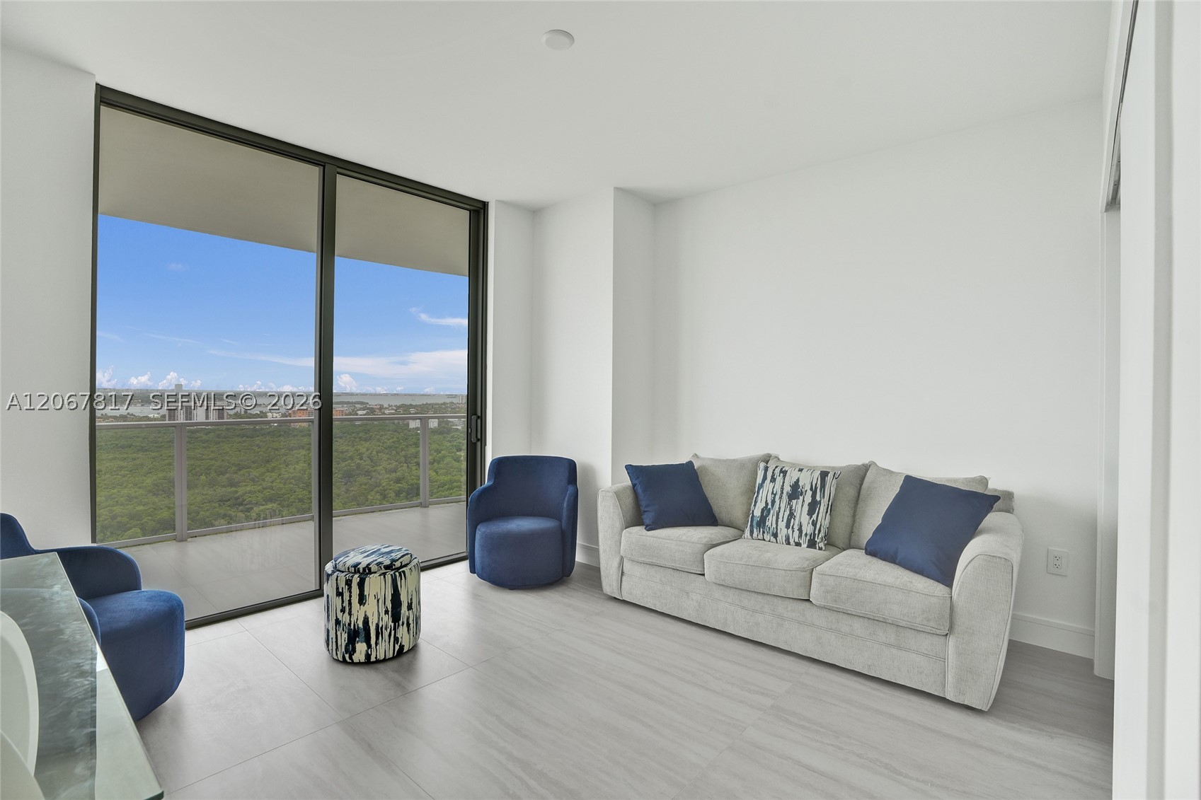 2411 Laguna Cir #1805, North Miami FL 33181