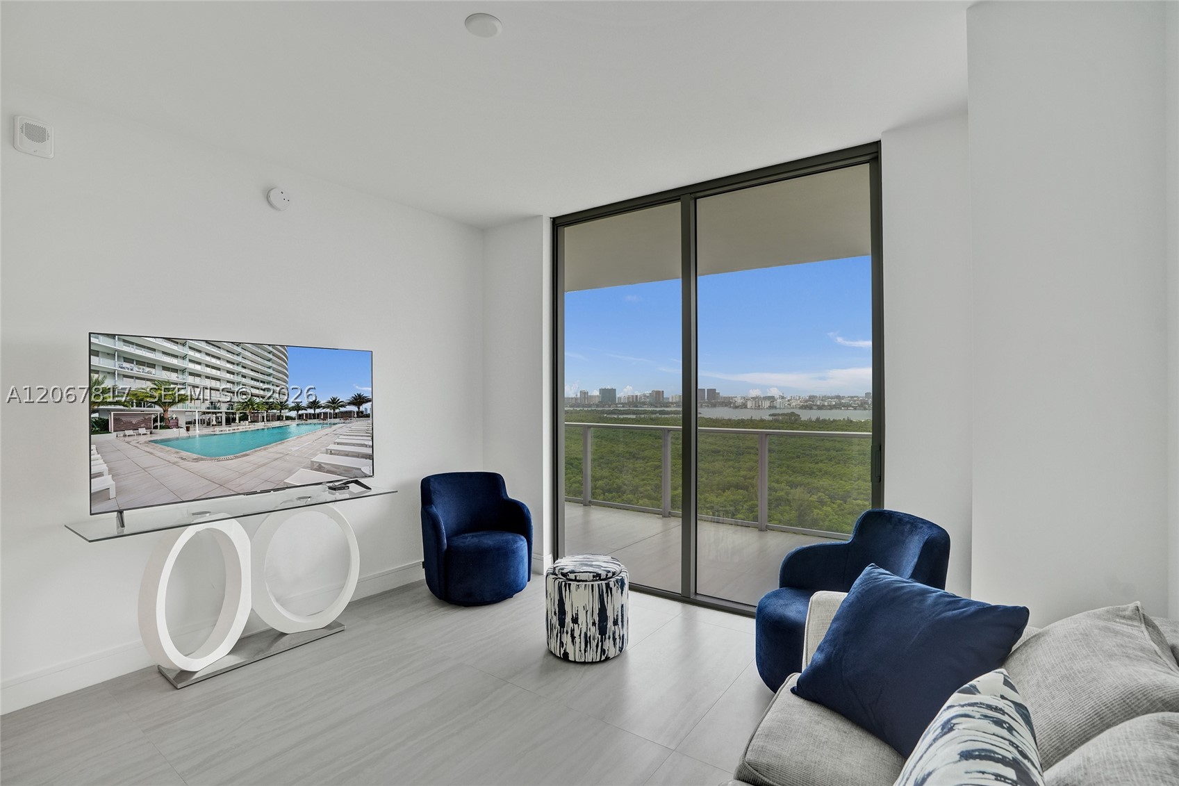 2411 Laguna Cir #1805, North Miami FL 33181