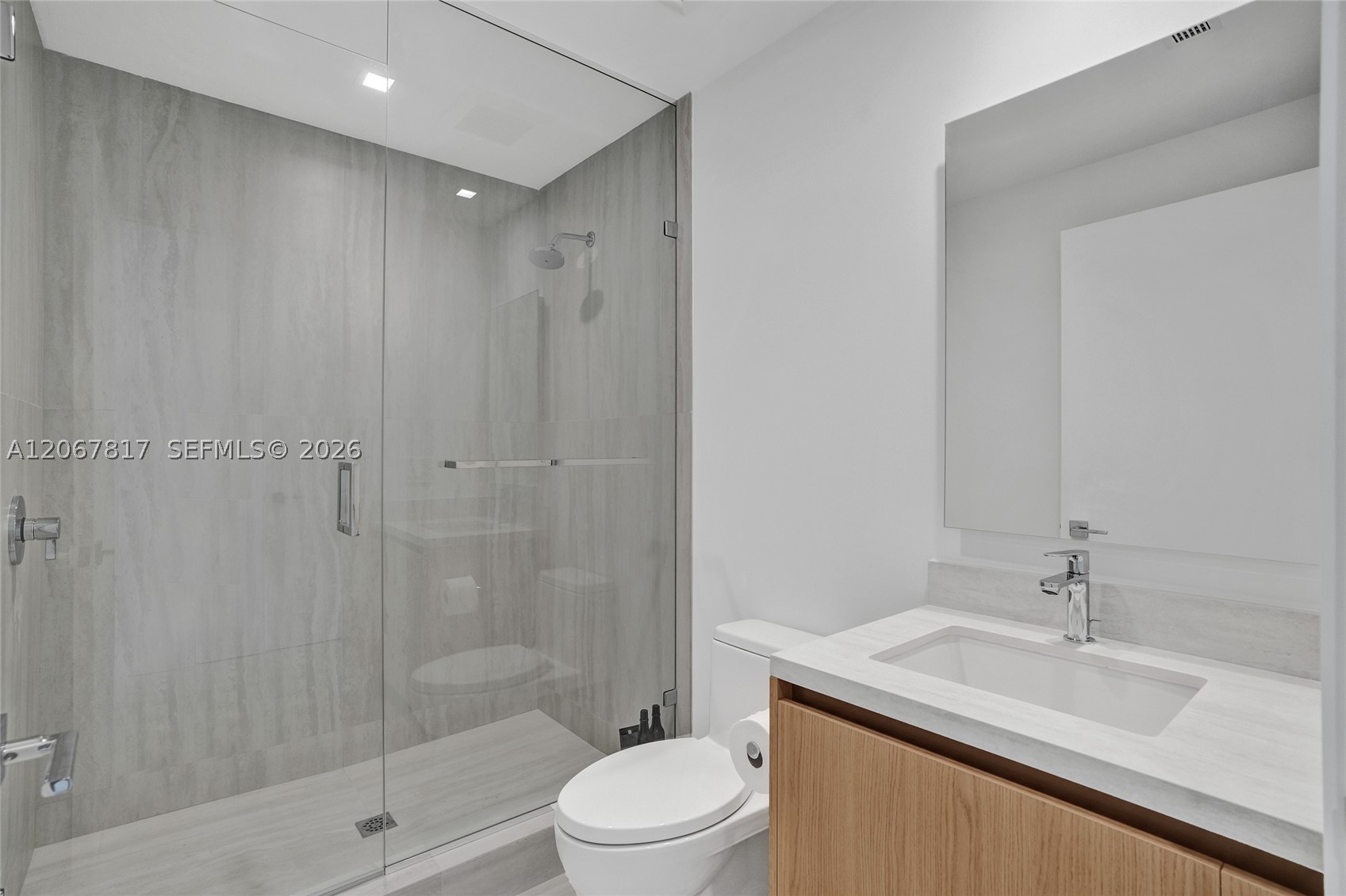 2411 Laguna Cir #1805, North Miami FL 33181