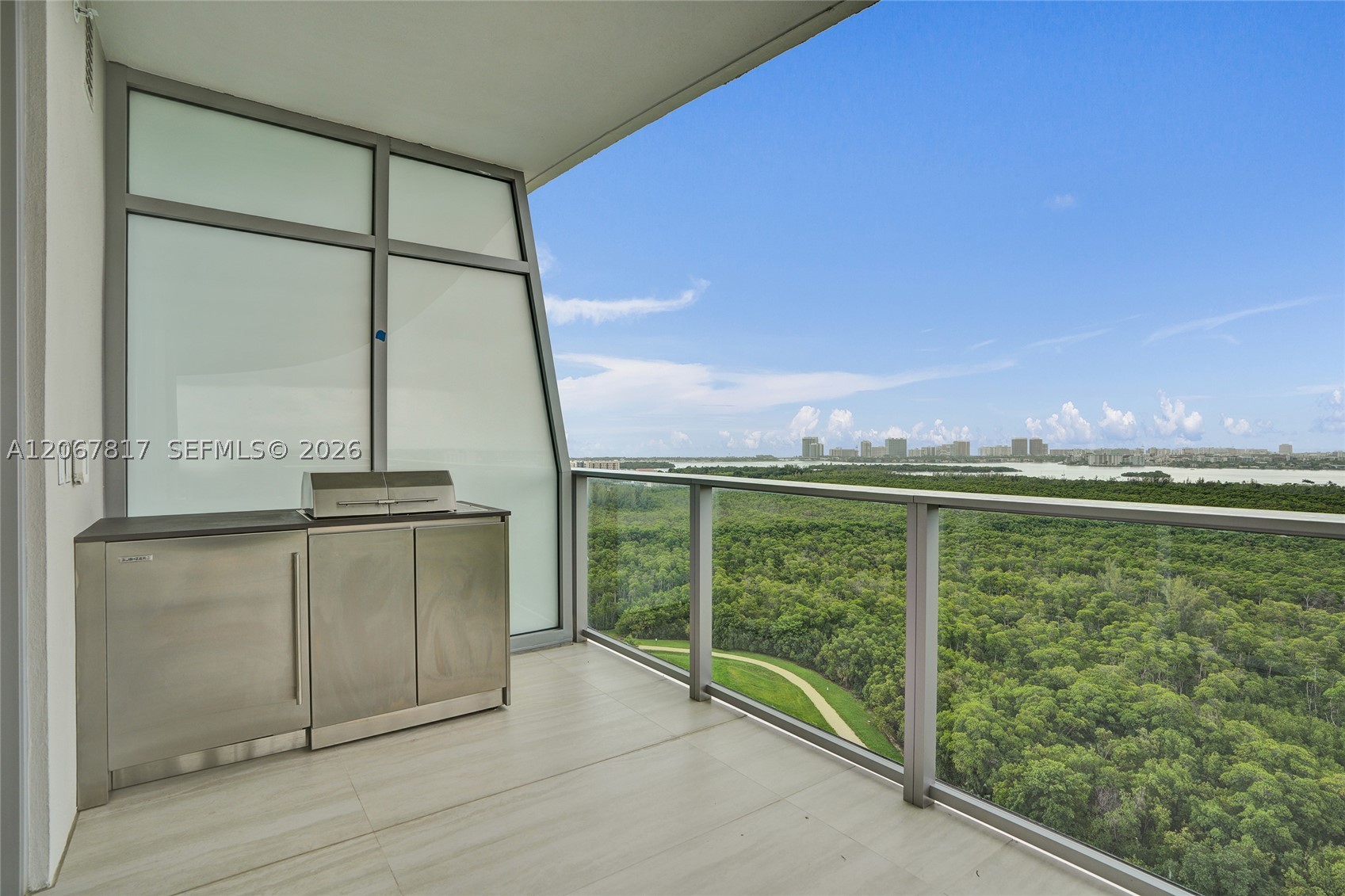 2411 Laguna Cir #1805, North Miami FL 33181