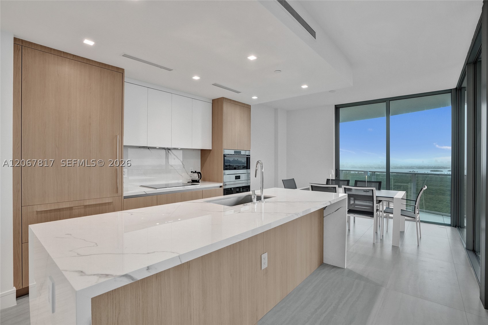 2411 Laguna Cir #1805, North Miami FL 33181