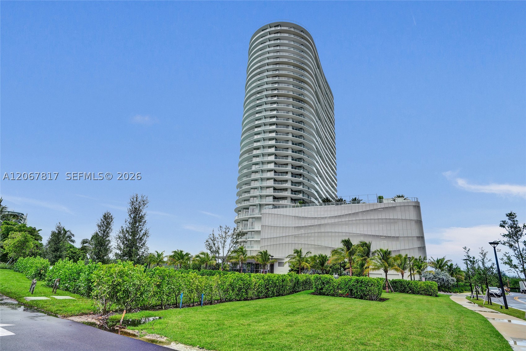 2411 Laguna Cir #1805, North Miami FL 33181