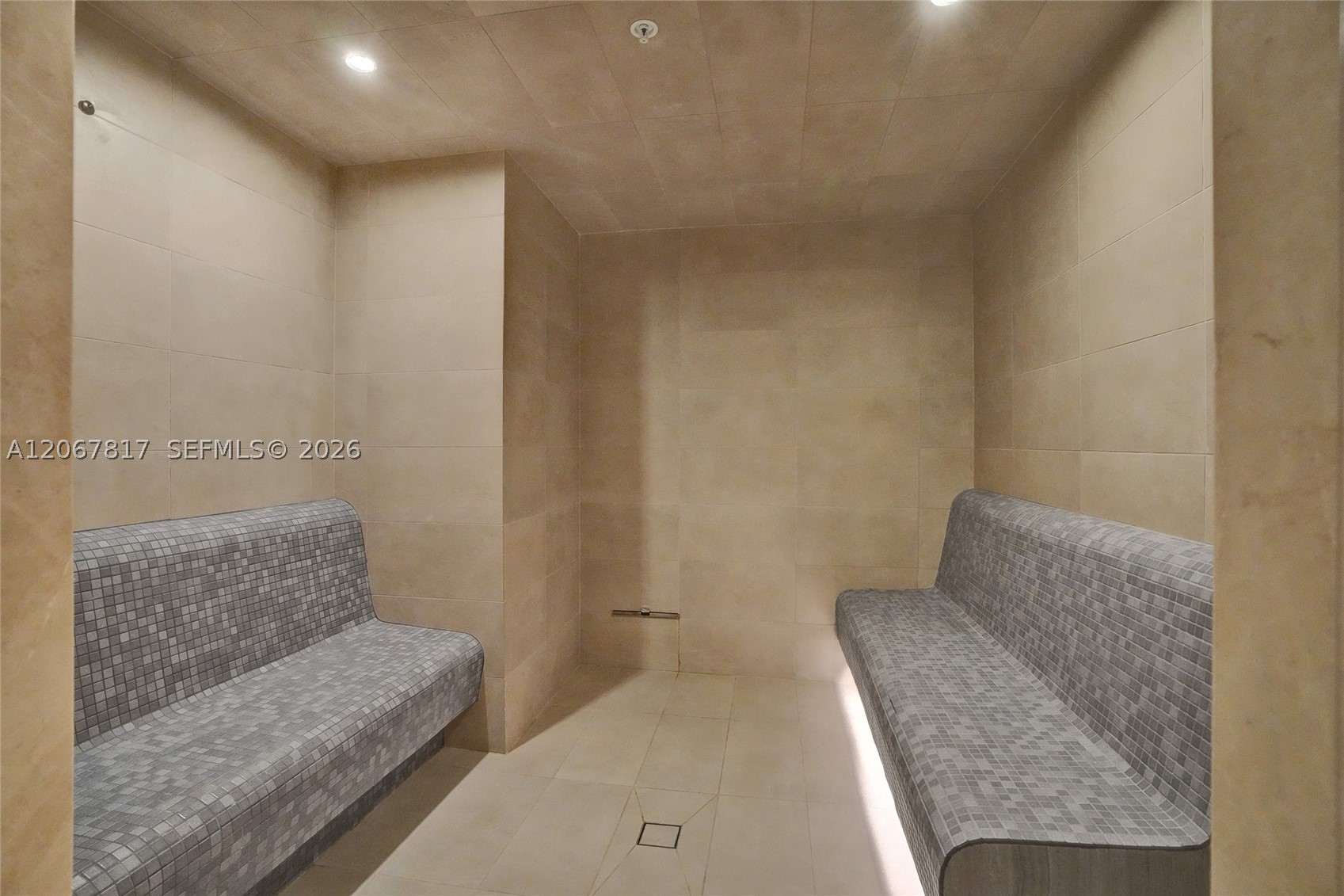 2411 Laguna Cir #1805, North Miami FL 33181
