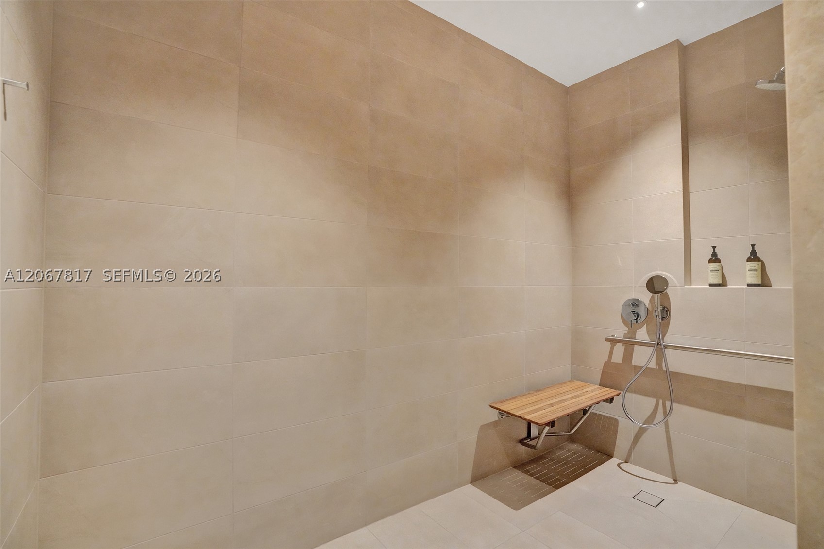 2411 Laguna Cir #1805, North Miami FL 33181