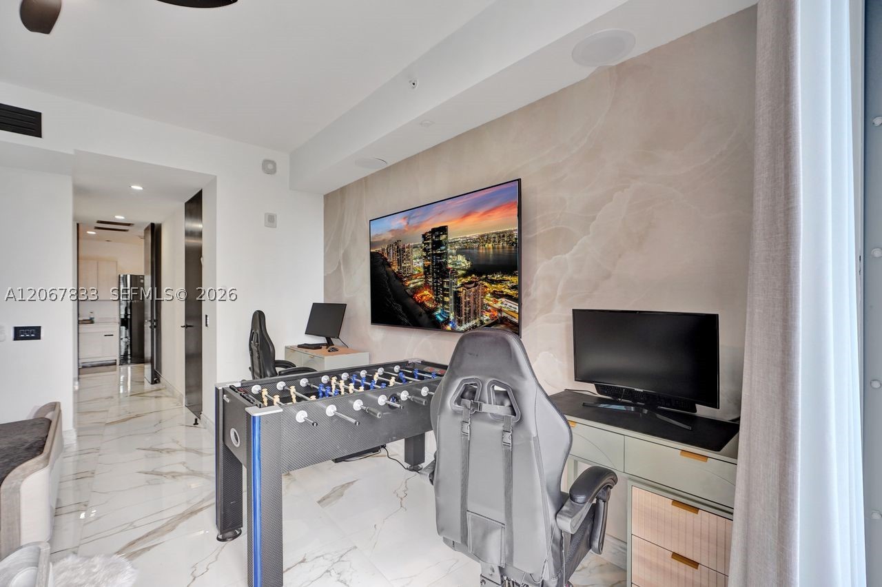3300 NE 188th St #210, Aventura FL 33180