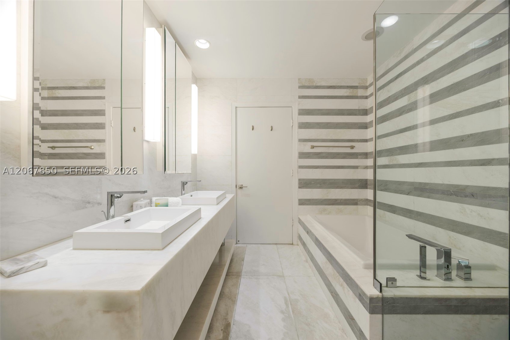 801 S Pointe Dr #301, Miami Beach FL 33139