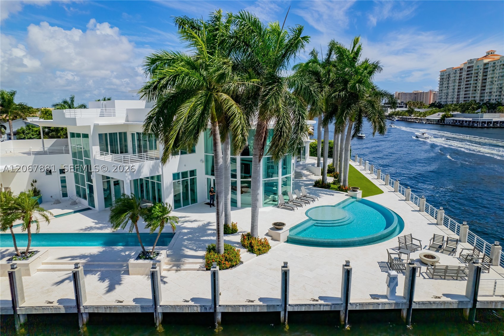 2890 NE 28th St, Fort Lauderdale FL 33306