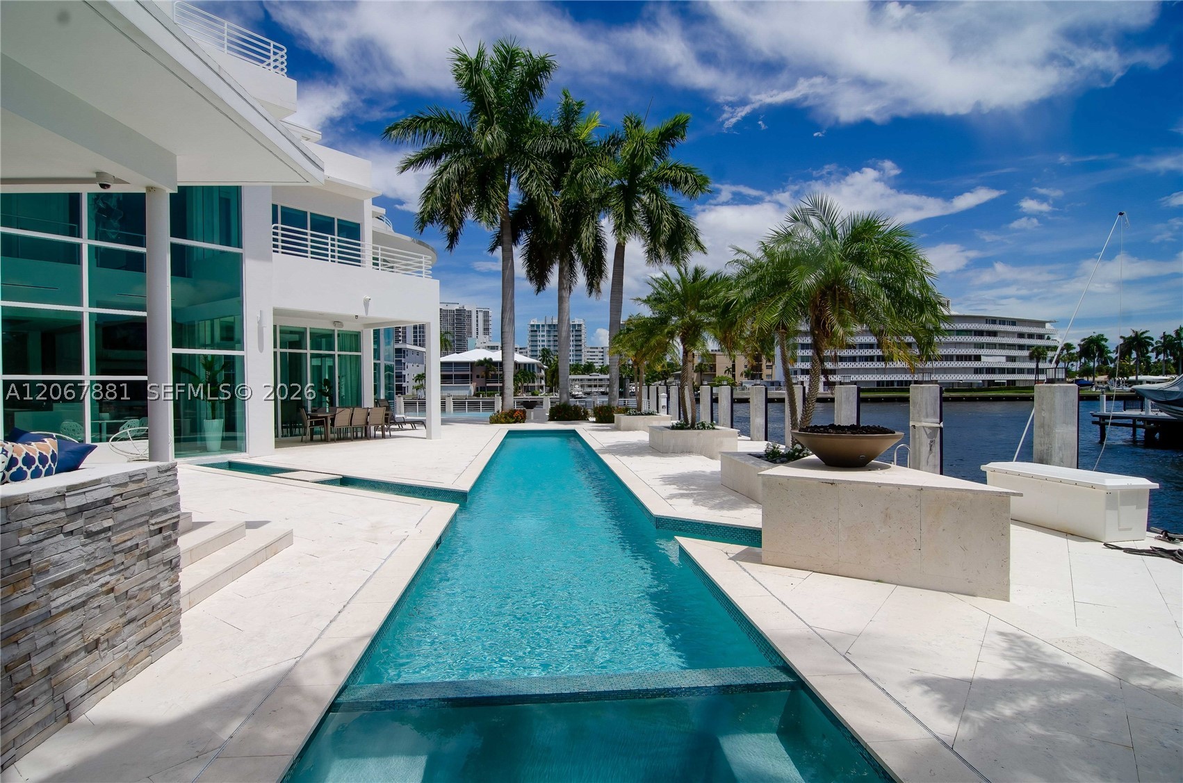 2890 NE 28th St, Fort Lauderdale FL 33306