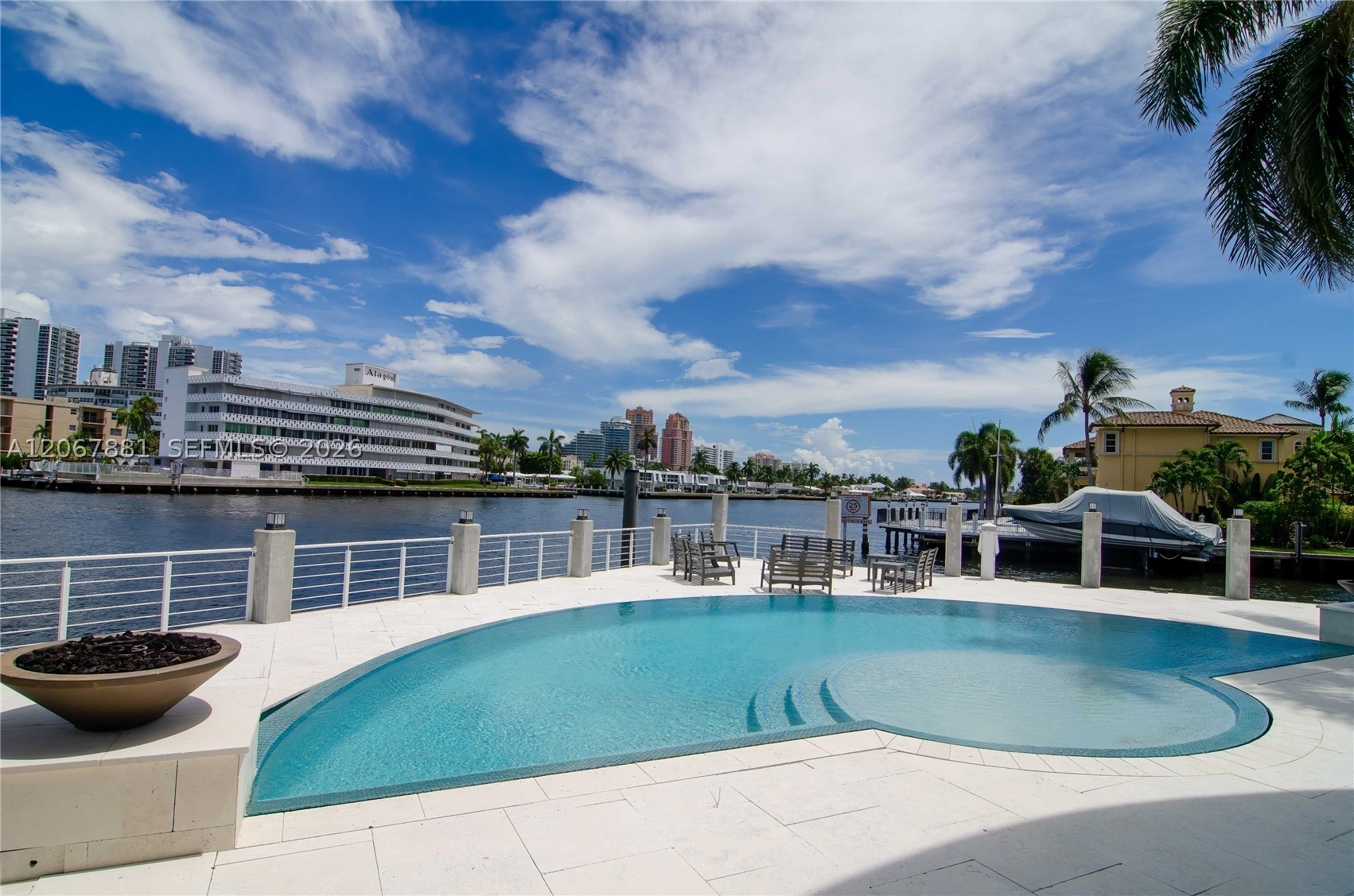 2890 NE 28th St, Fort Lauderdale FL 33306