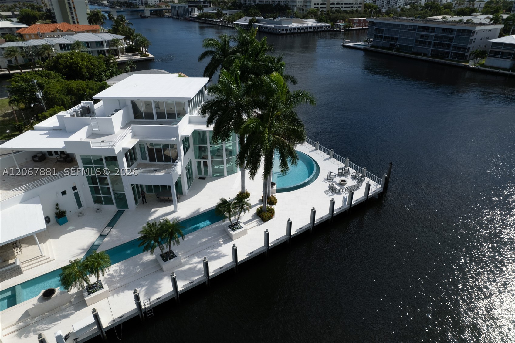 2890 NE 28th St, Fort Lauderdale FL 33306