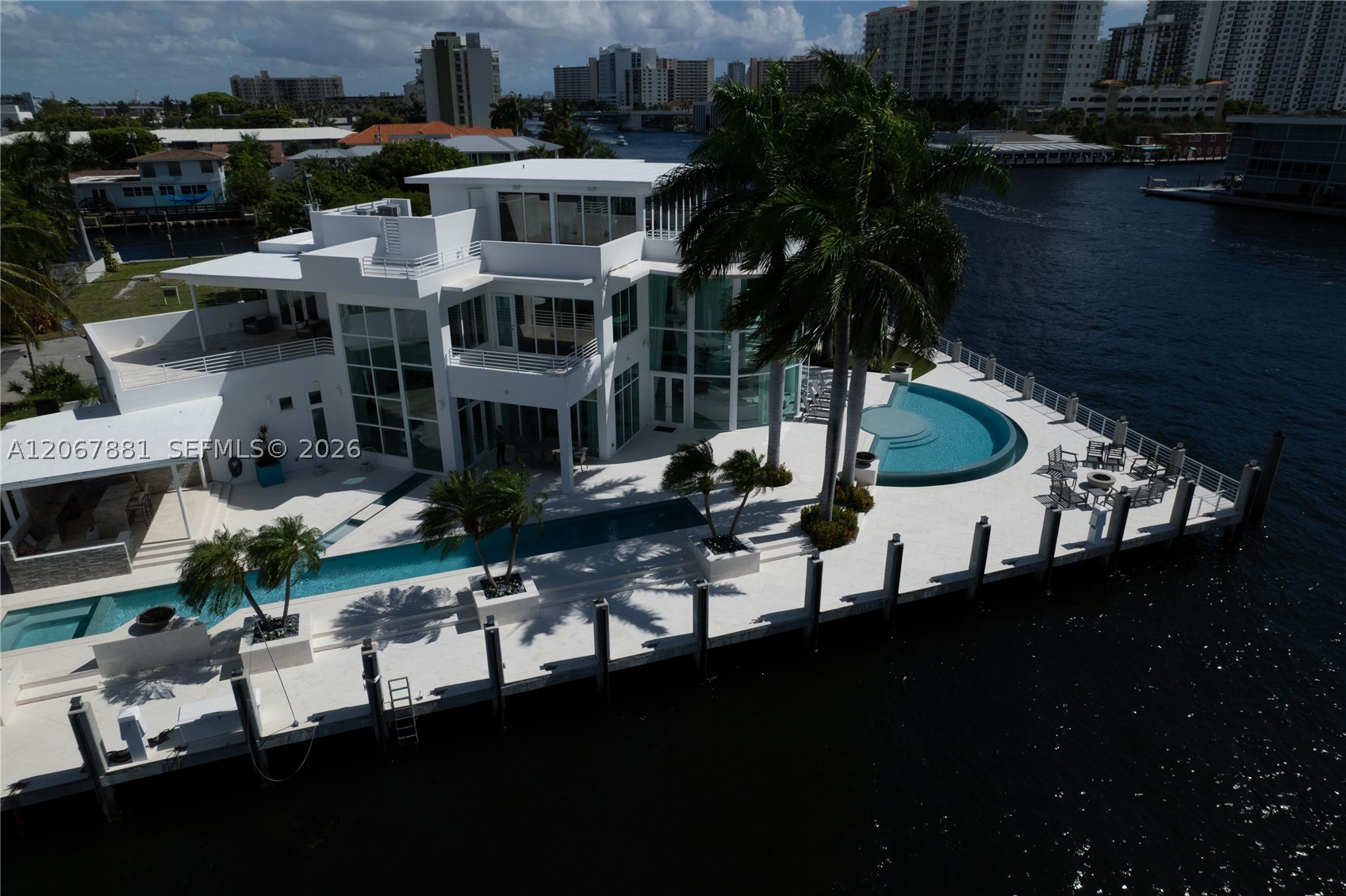 2890 NE 28th St, Fort Lauderdale FL 33306