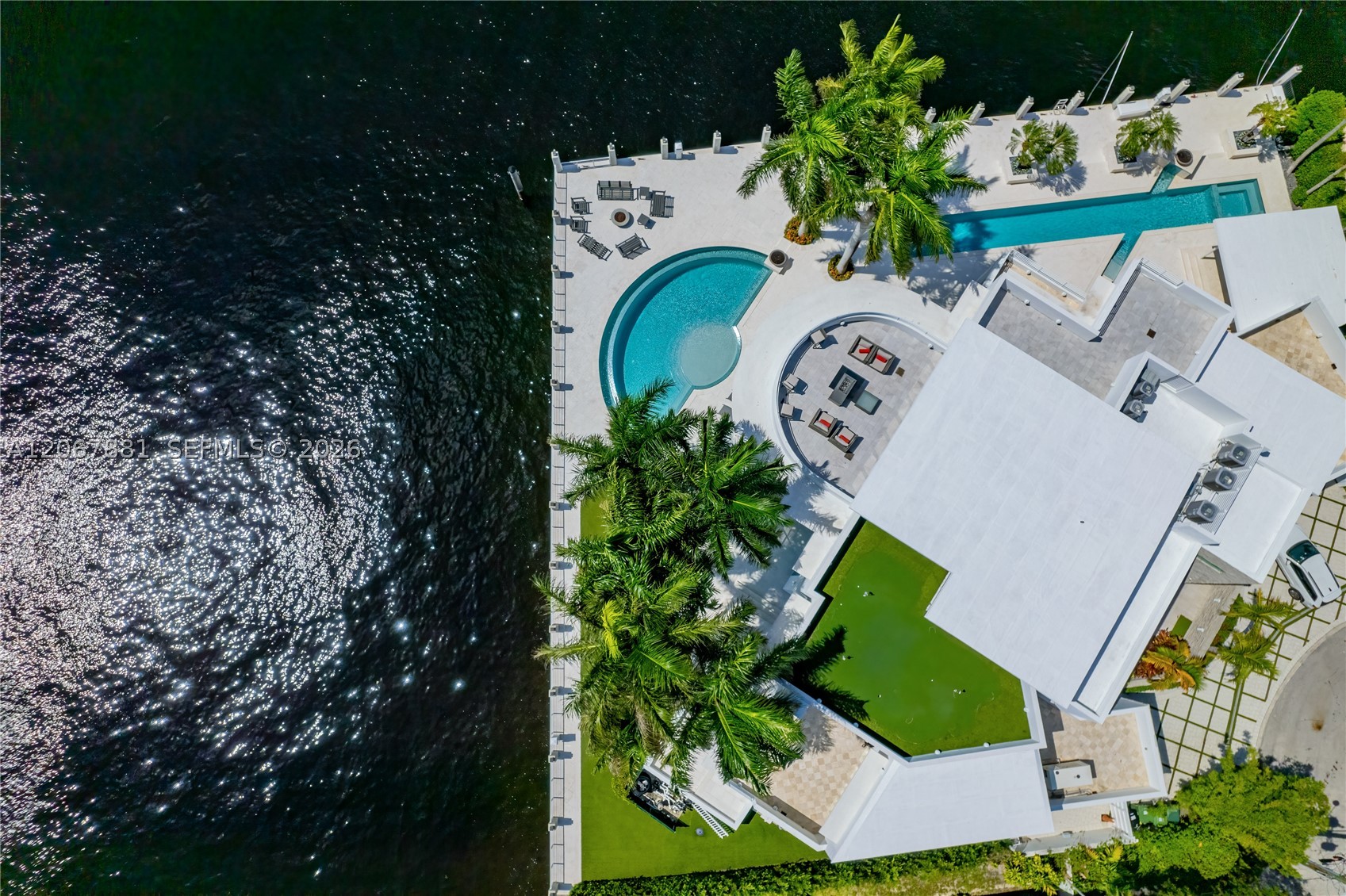 2890 NE 28th St, Fort Lauderdale FL 33306