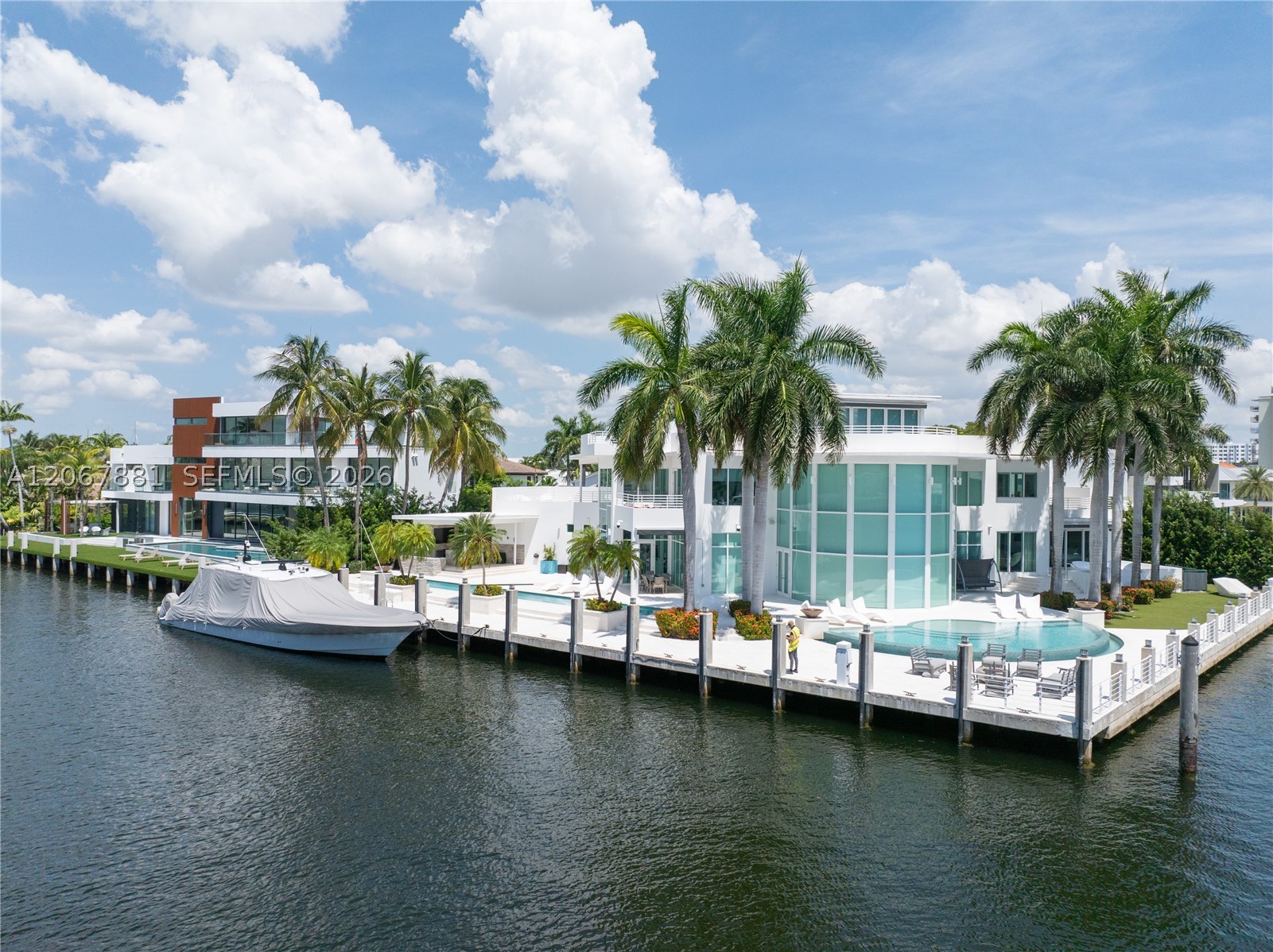 2890 NE 28th St, Fort Lauderdale FL 33306