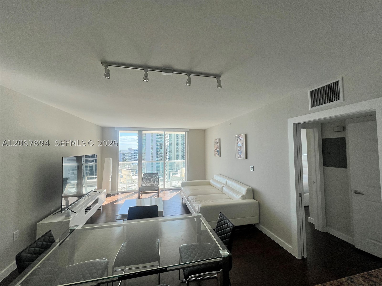 1155 Brickell Bay Dr #1607, Miami FL 33131