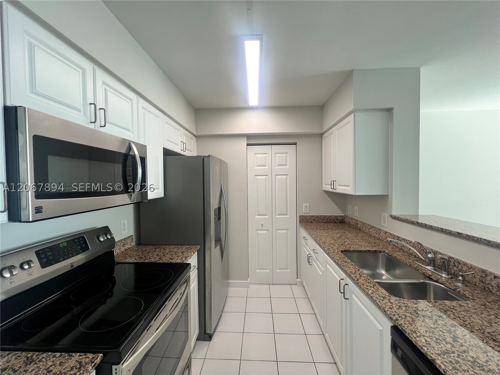 1155 Brickell Bay Dr #1607, Miami FL 33131