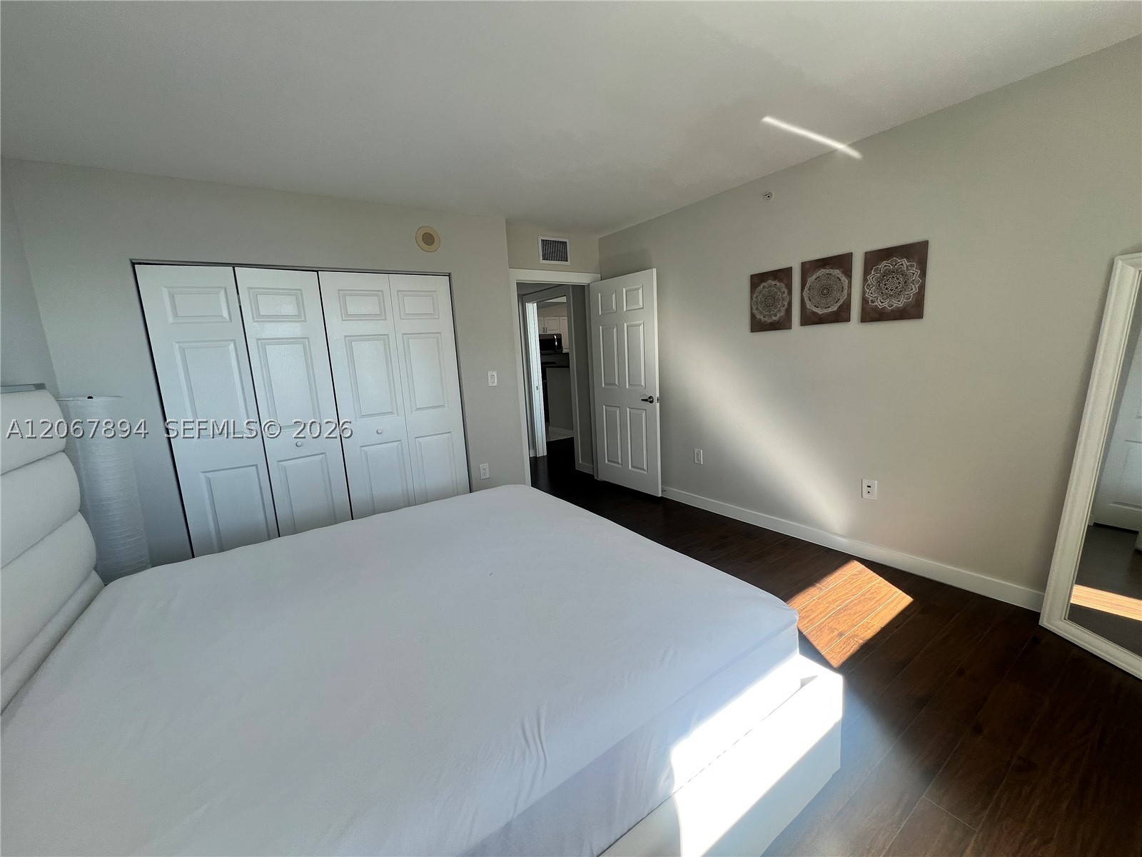 1155 Brickell Bay Dr #1607, Miami FL 33131