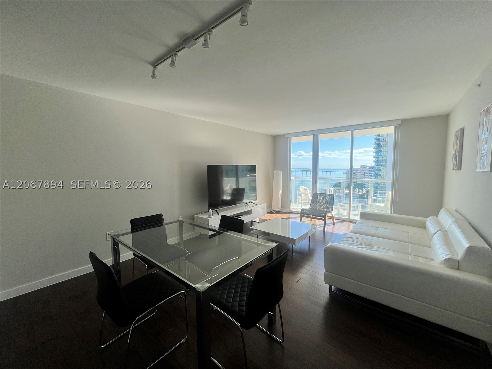 1155 Brickell Bay Dr #1607, Miami FL 33131
