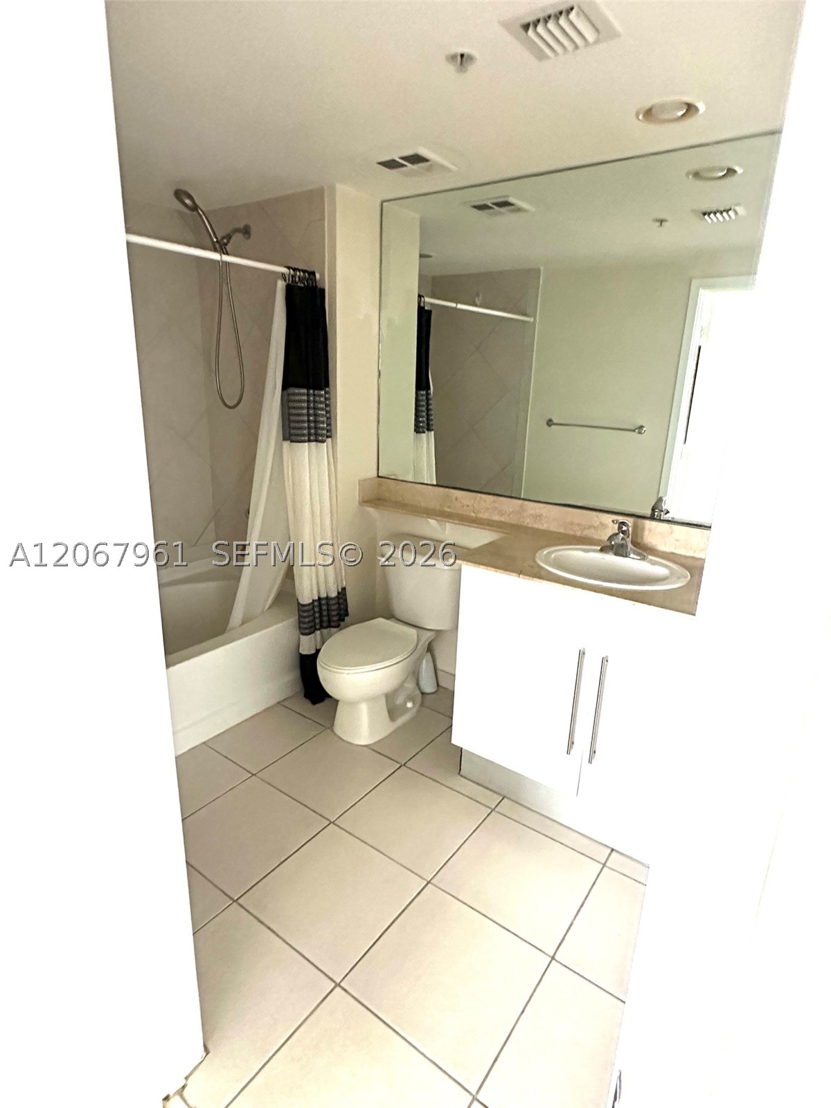 335 S Biscayne Blvd #1802, Miami FL 33131