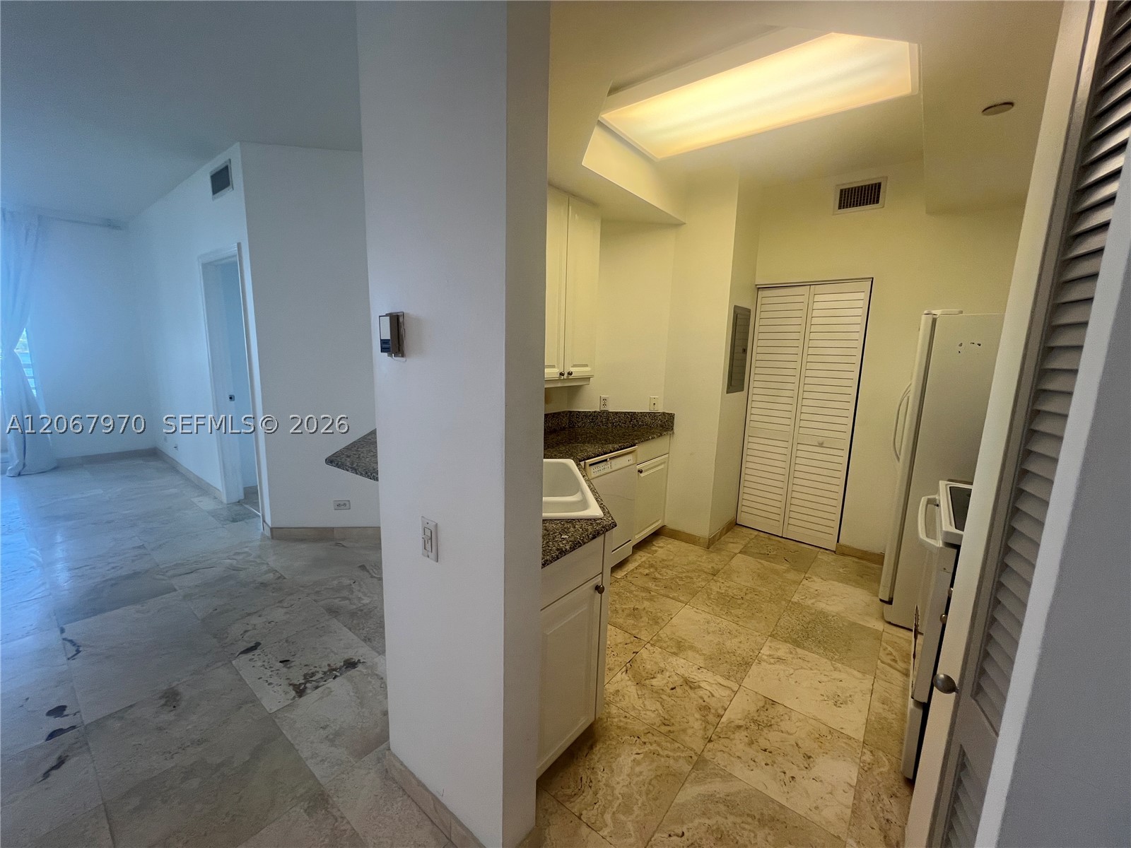 888 Brickell Key Dr #806, Miami FL 33131
