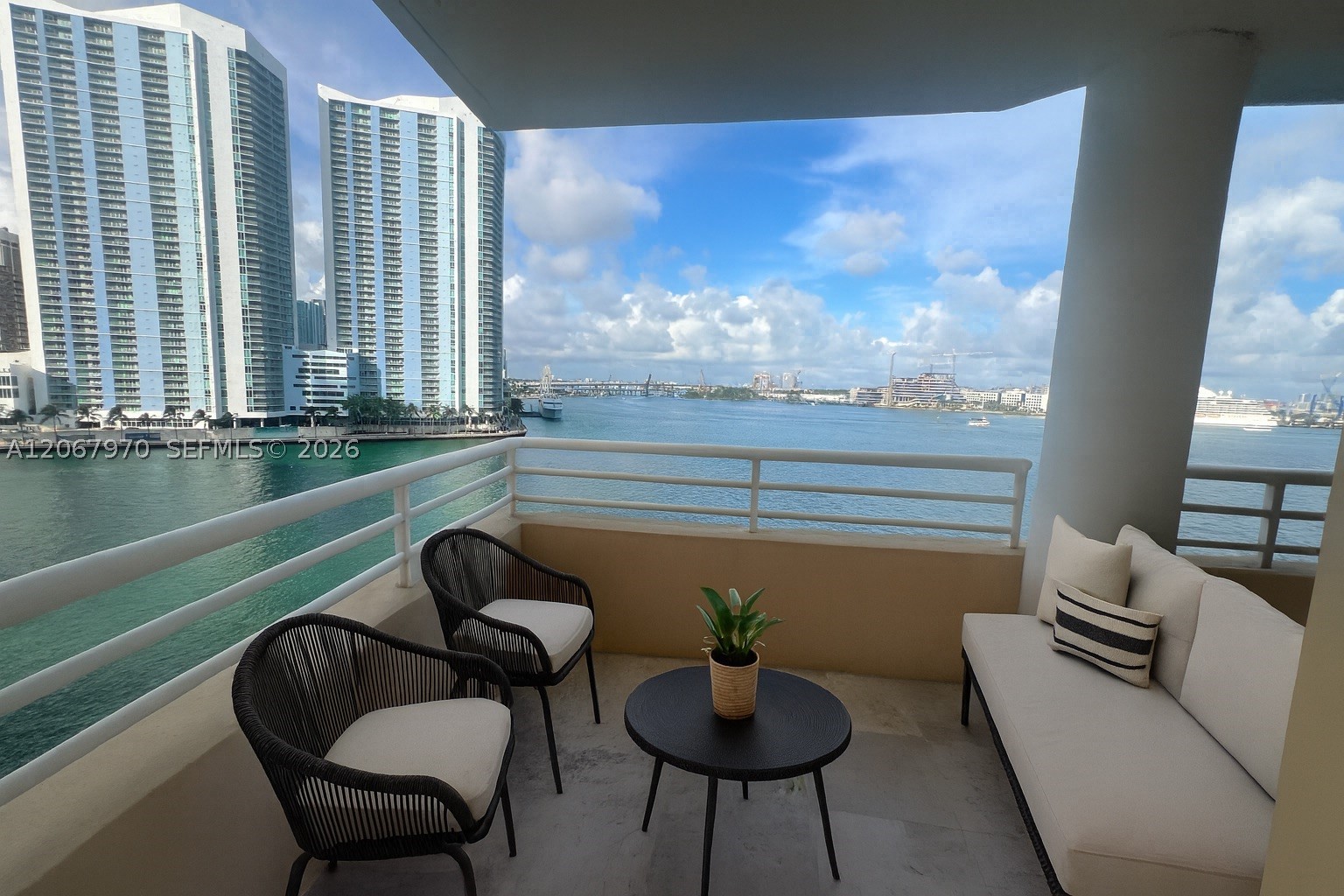 888 Brickell Key Dr #806, Miami FL 33131