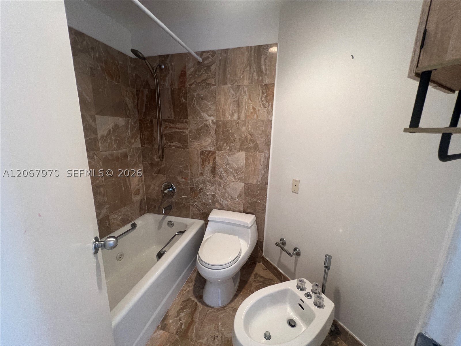 888 Brickell Key Dr #806, Miami FL 33131